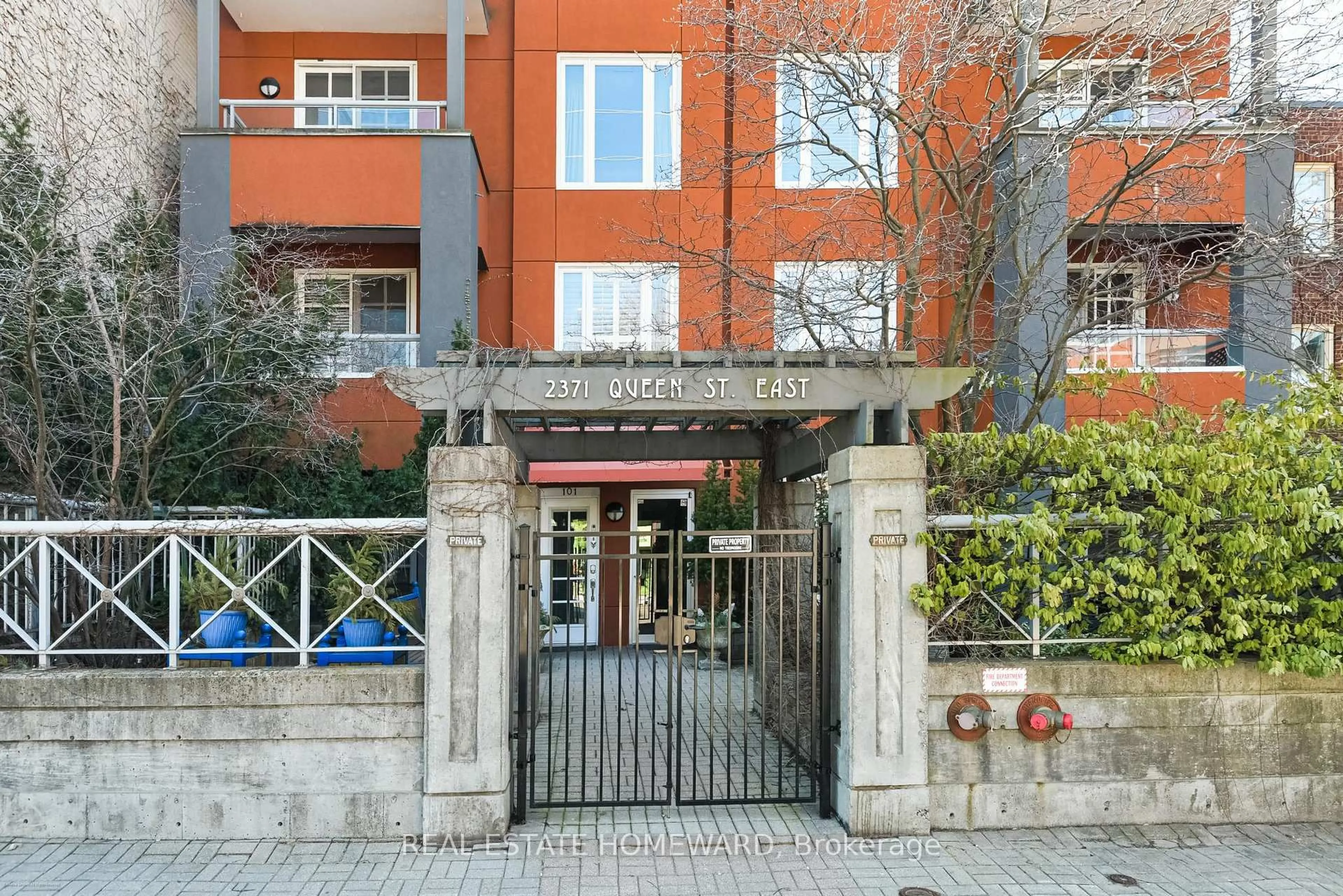 Unknown for 2371 Queen St #101, Toronto Ontario M4E 1H2