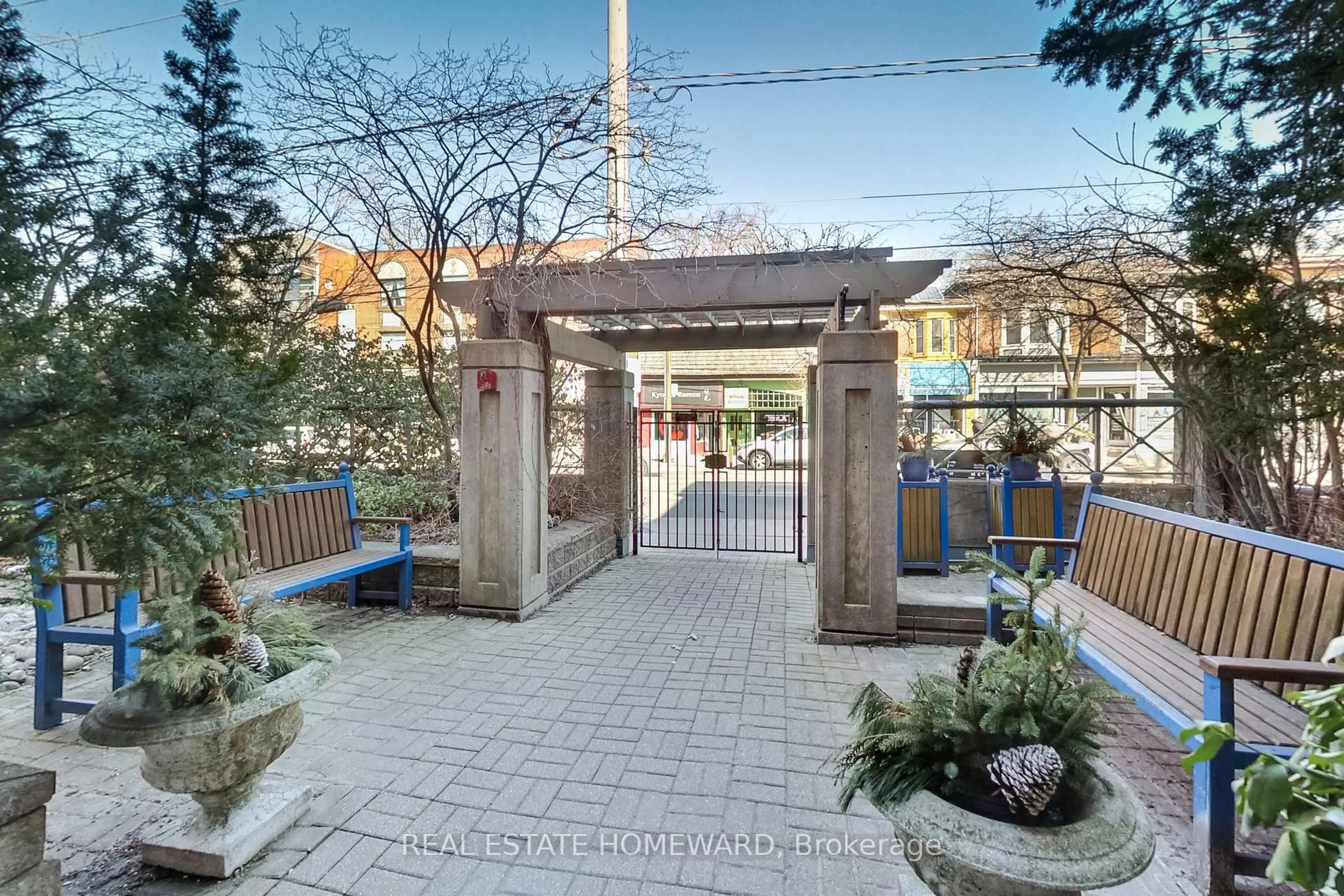 Patio, street for 2371 Queen St #101, Toronto Ontario M4E 1H2
