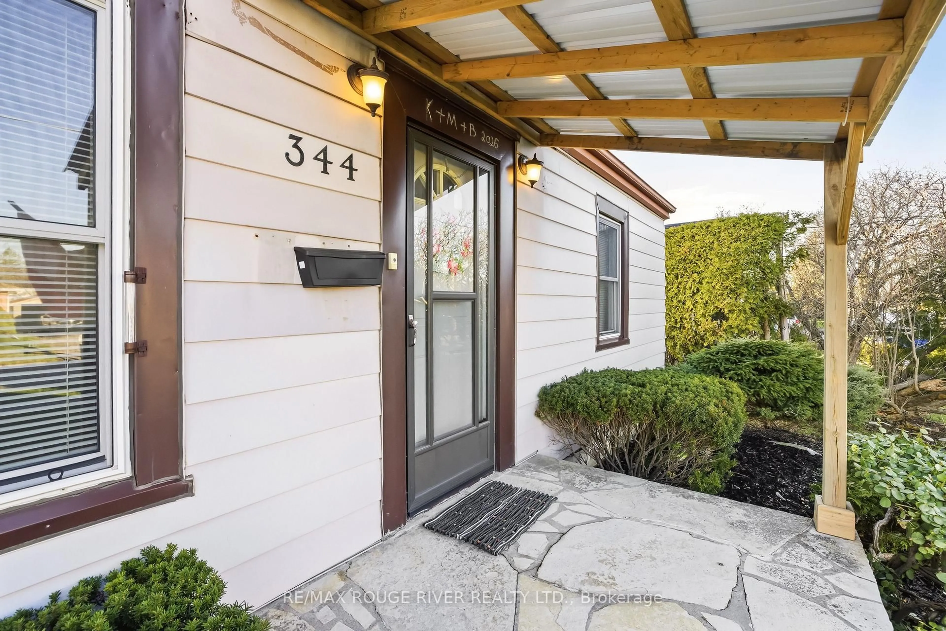 Unknown for 344 Nipigon St, Oshawa Ontario L1J 4N9