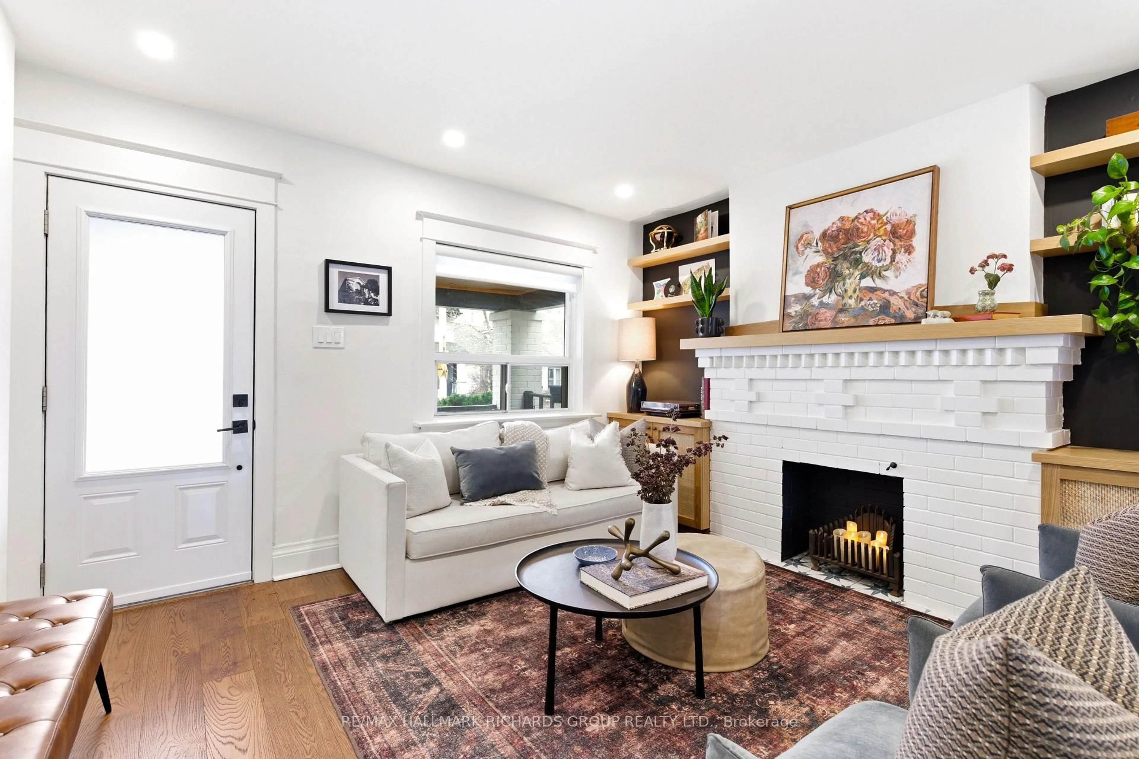 Living room with furniture, unknown for 45 Devon Rd, Toronto Ontario M4E 2J7