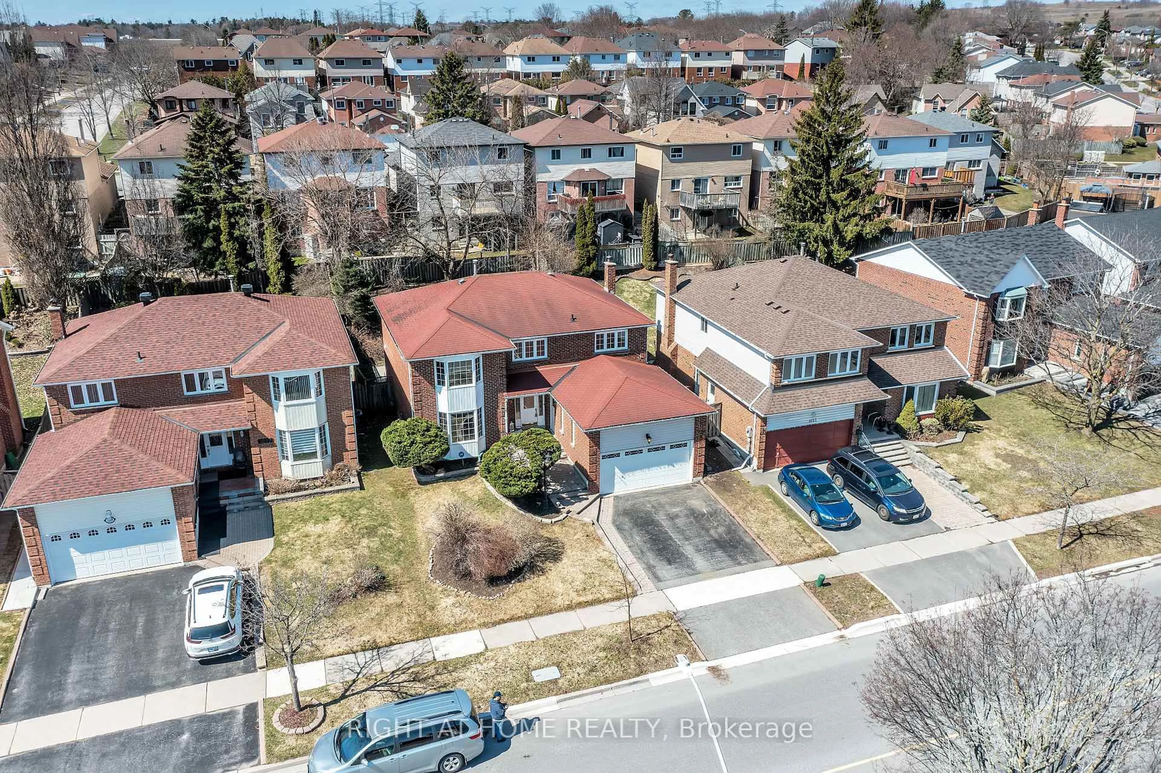 A pic from outside/outdoor area/front of a property/back of a property/a pic from drone, street for 1657 Dellbrook Ave, Pickering Ontario L1X 2E7