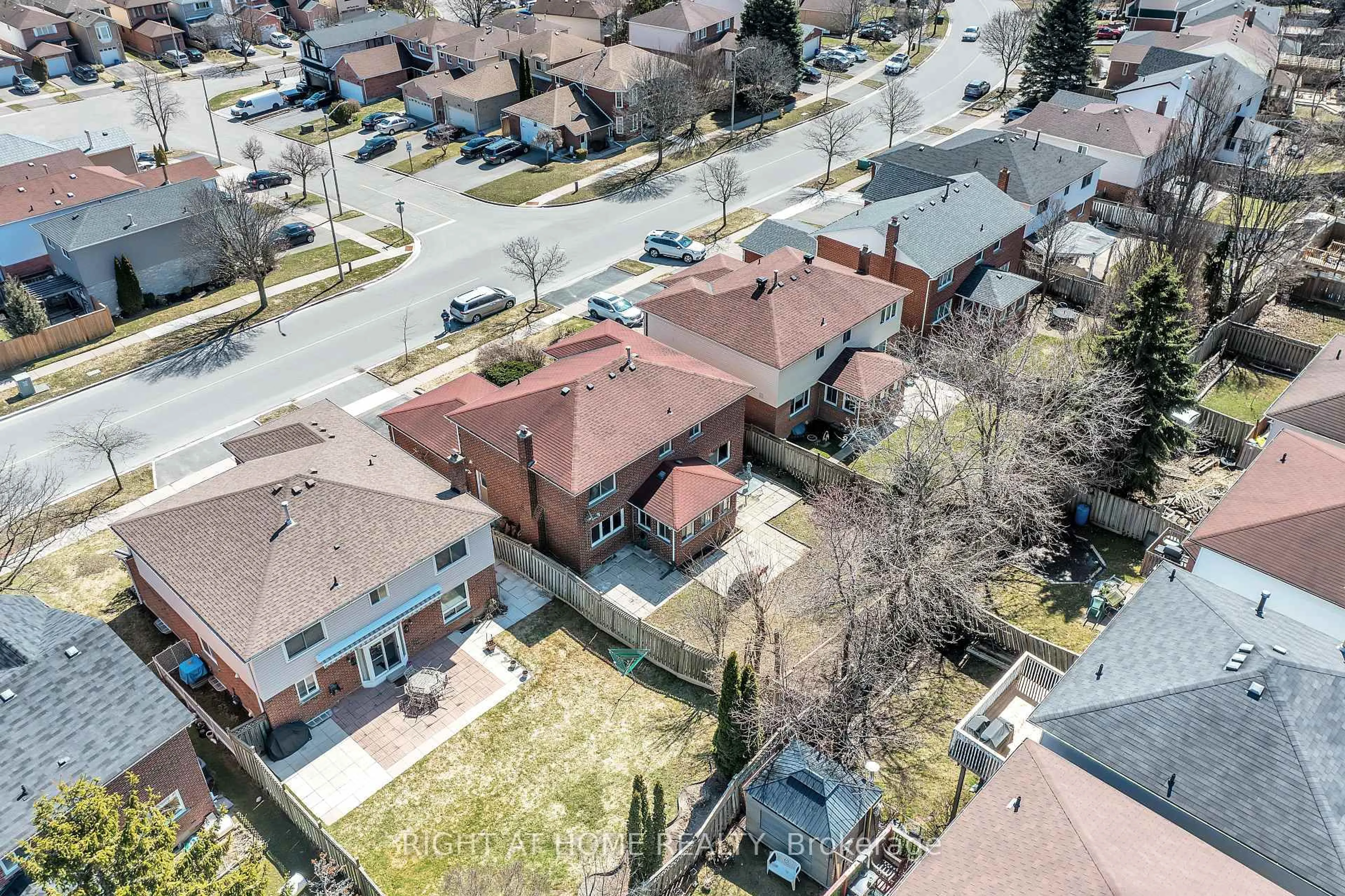 A pic from outside/outdoor area/front of a property/back of a property/a pic from drone, street for 1657 Dellbrook Ave, Pickering Ontario L1X 2E7