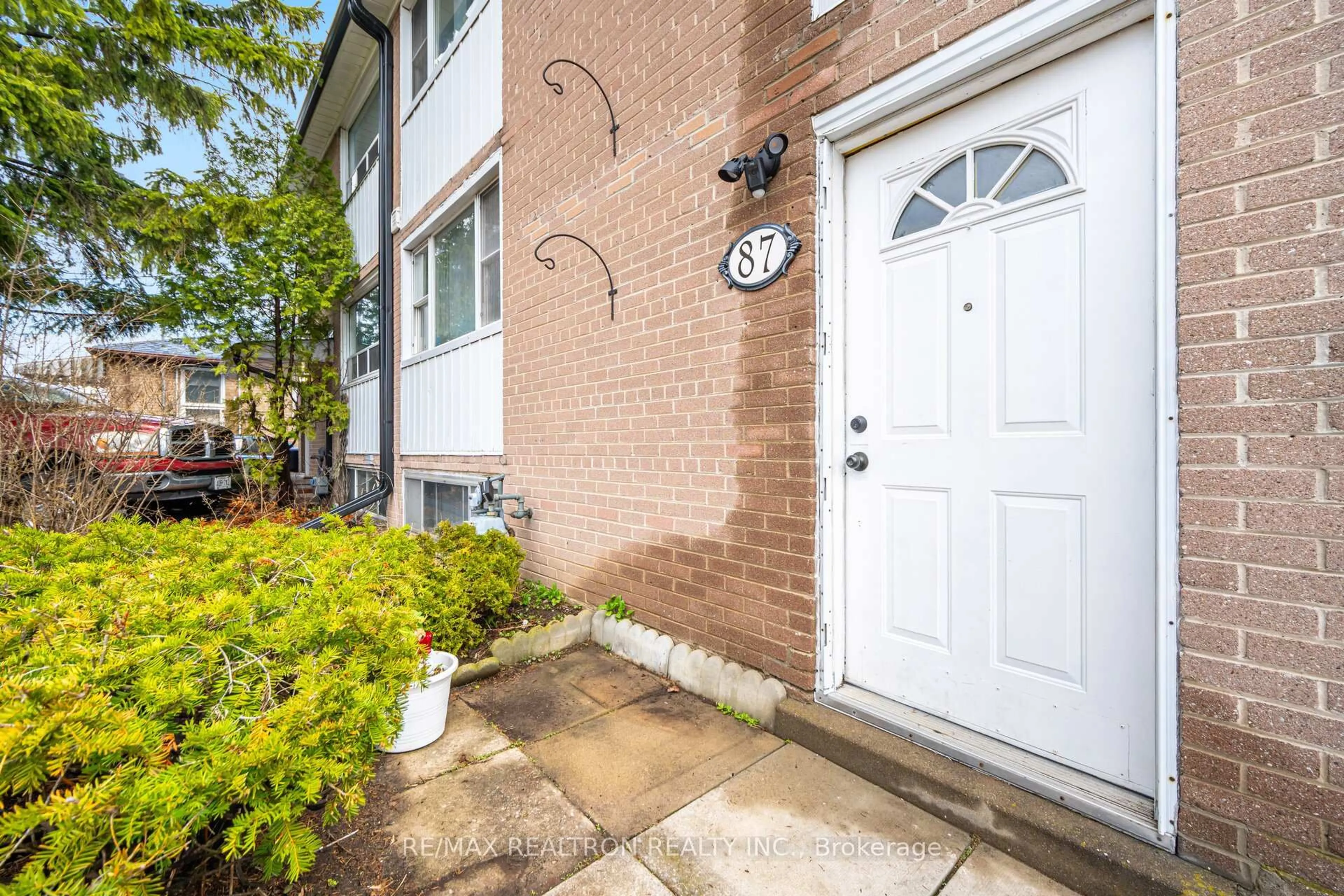 Unknown for 87 Overture Rd, Toronto Ontario M1E 2W3