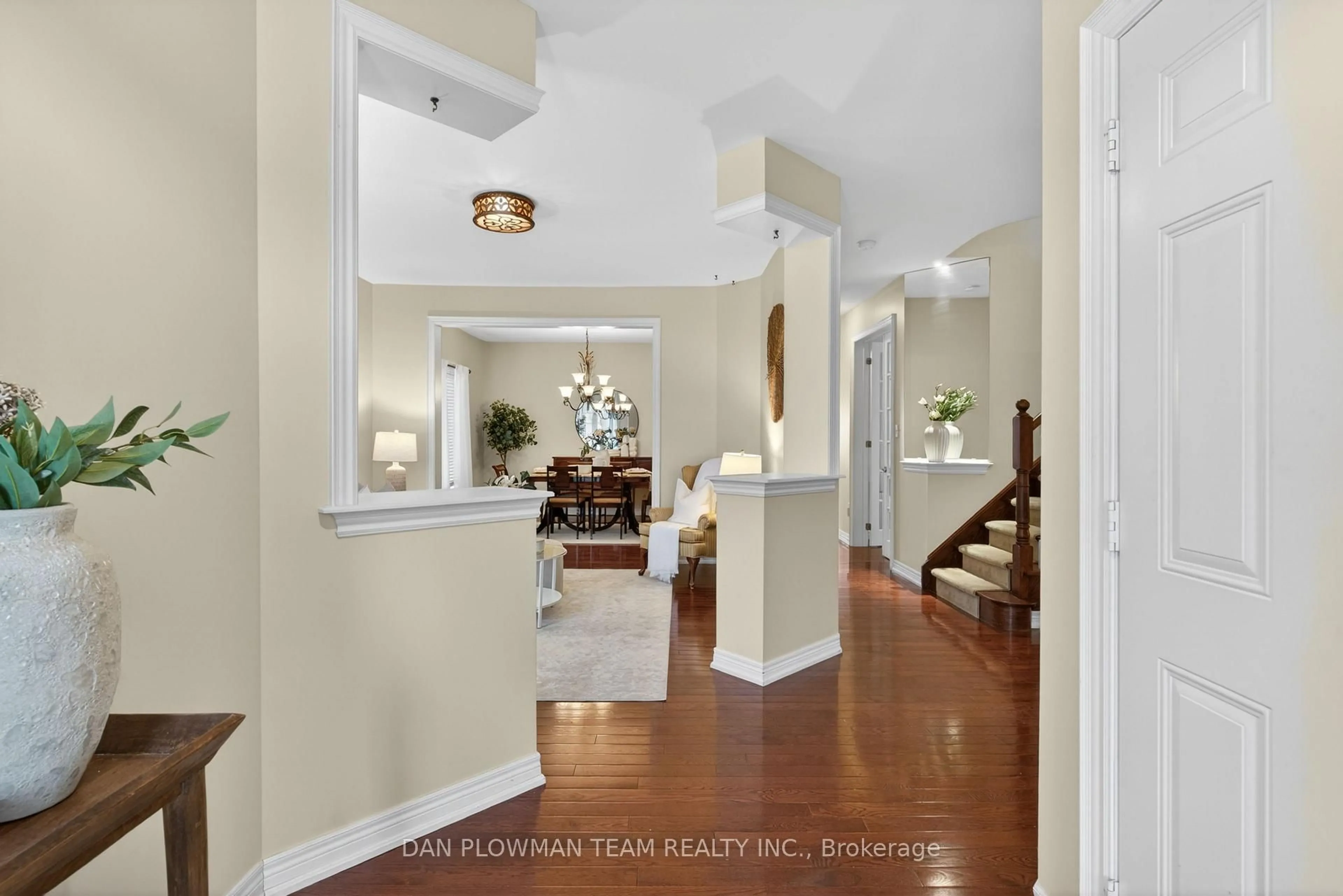 Indoor foyer for 1609 Badgley Dr, Oshawa Ontario L1K 0H2