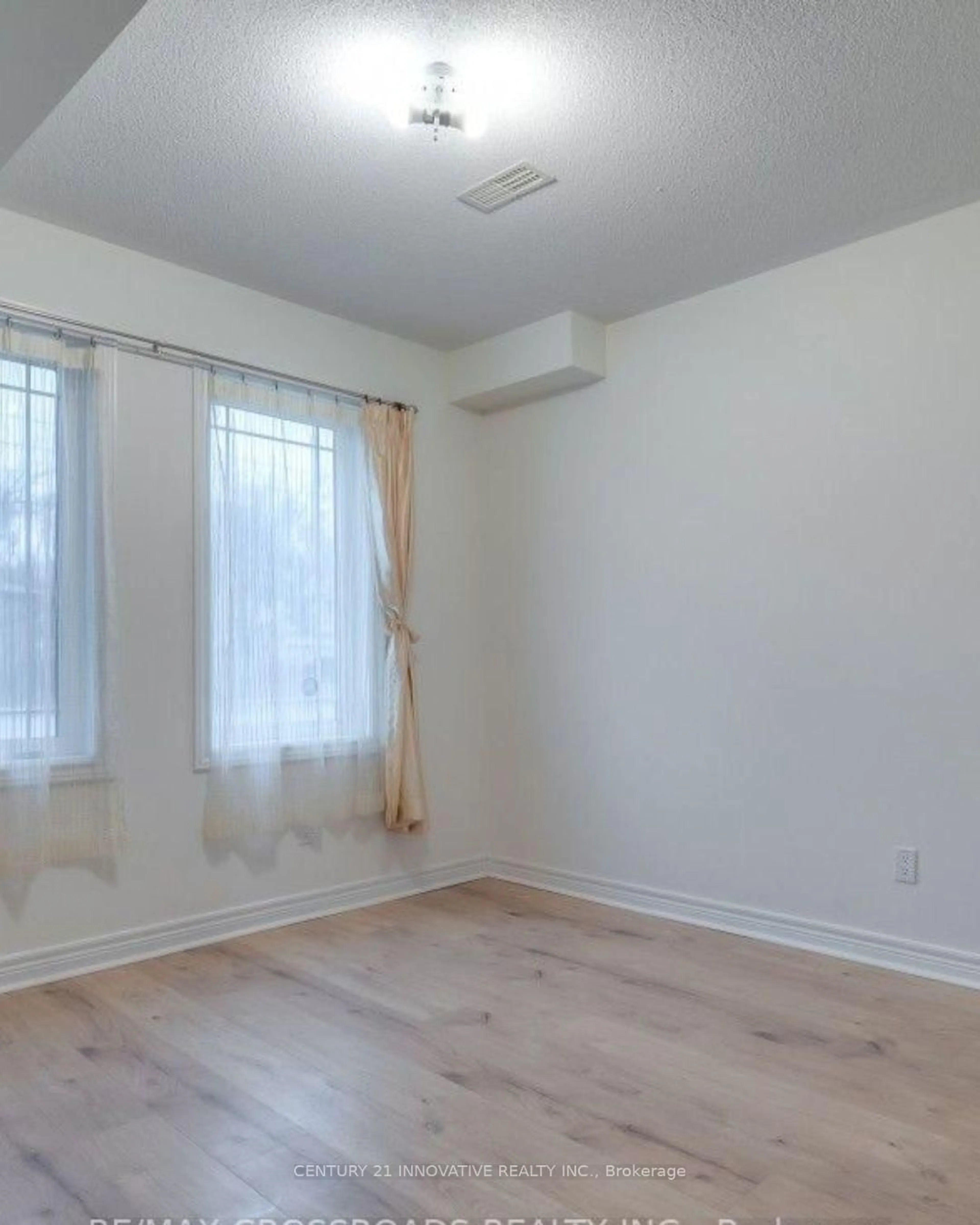 A pic of a room for 4269A Lawrence Ave, Toronto Ontario M1E 2S8