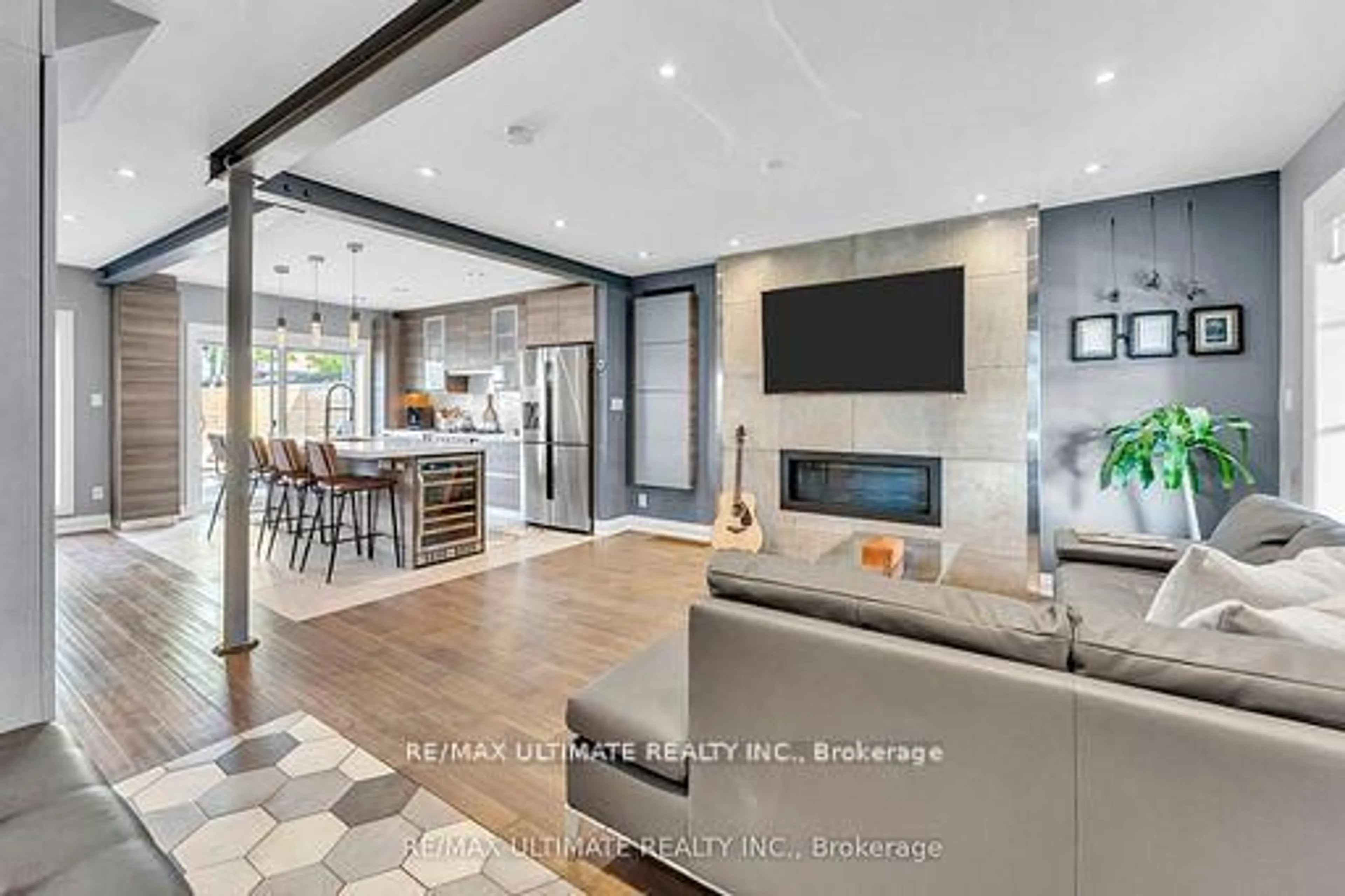 Open concept kitchen, unknown for 10 Oakdene Cres, Toronto Ontario M4J 4H9