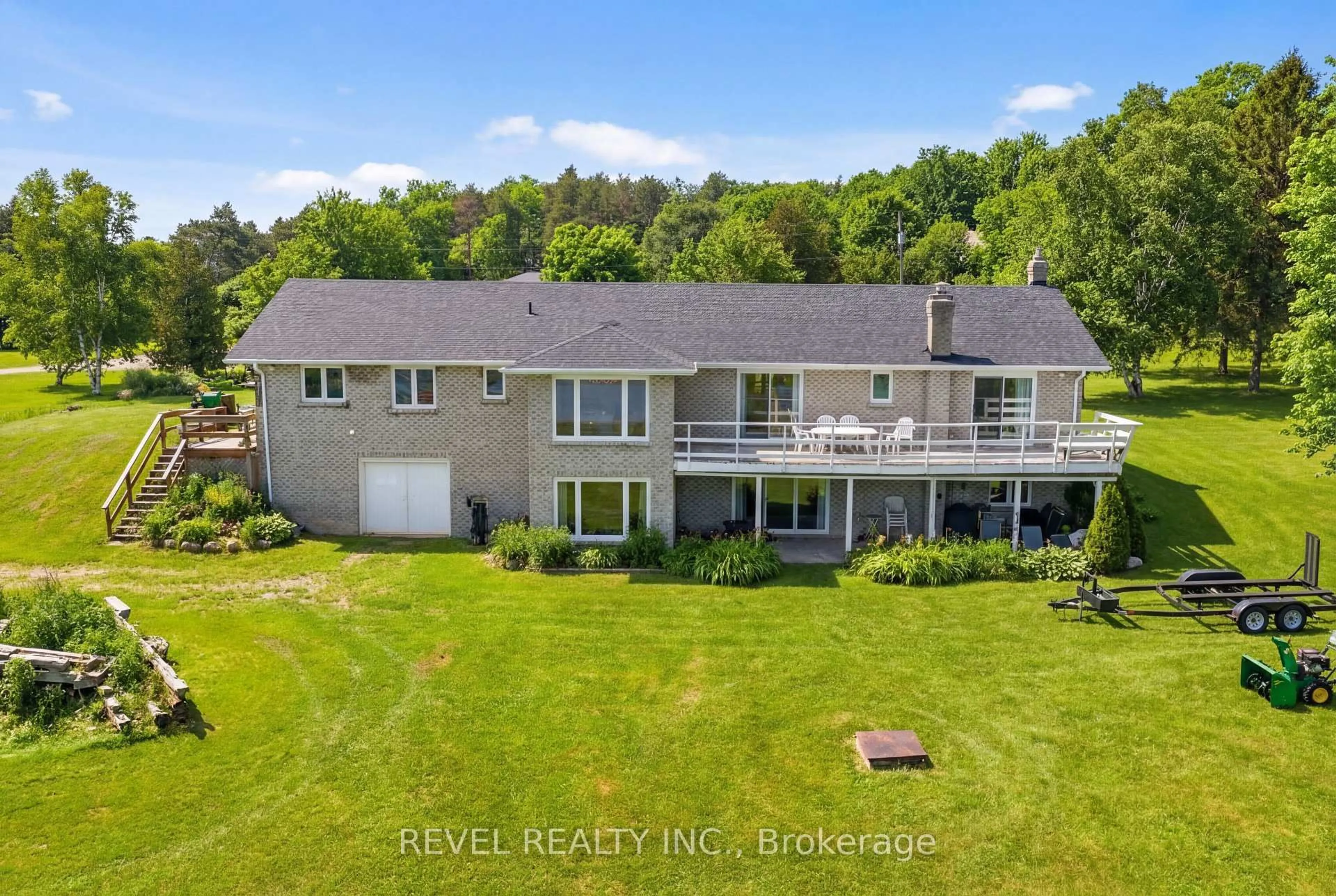 A pic from outside/outdoor area/front of a property/back of a property/a pic from drone, water/lake/river/ocean view for 30 Castle Harbour Dr, Scugog Ontario L9L 1P5