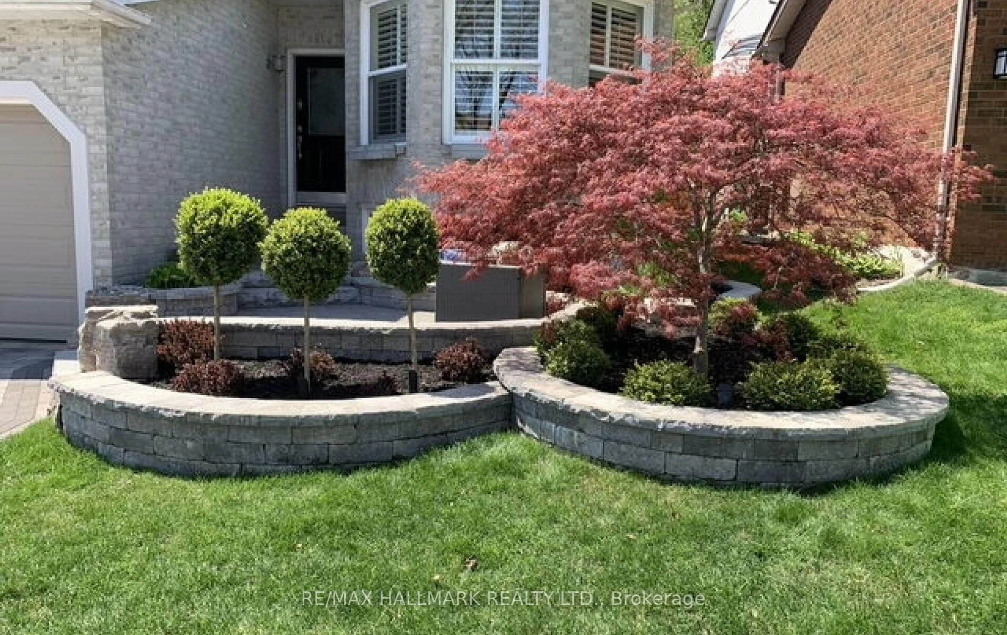 Patio, street for 2004 Blairwood Crt, Pickering Ontario L1X 2S3