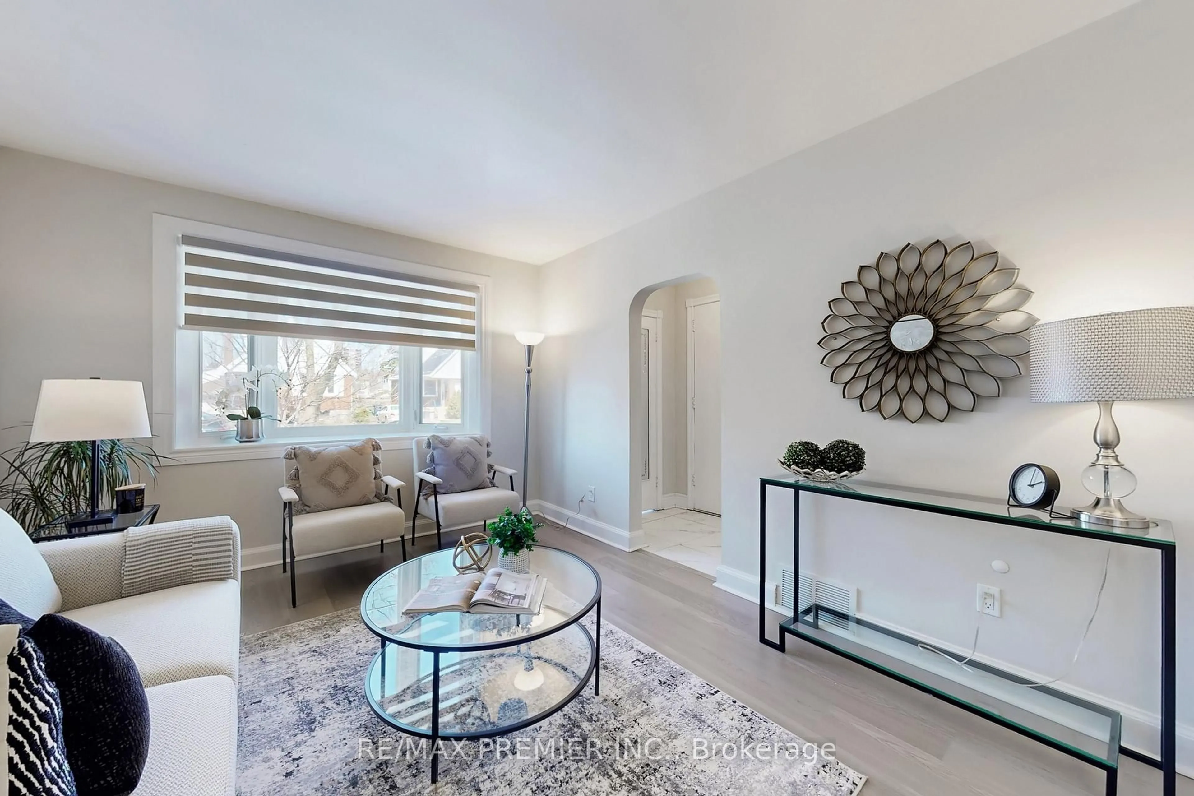 Living room with furniture, unknown for 47 Amsterdam Ave, Toronto Ontario M4B 2B9