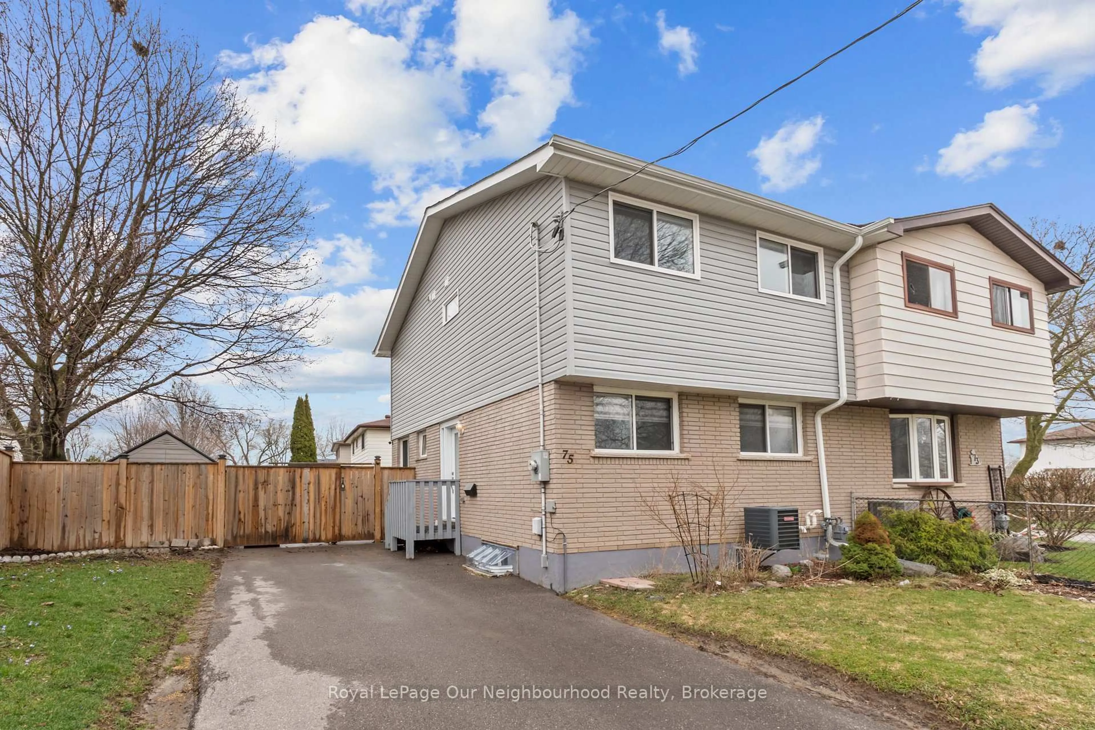 A pic from outside/outdoor area/front of a property/back of a property/a pic from drone, street for 75 Little Ave, Clarington Ontario L1C 1J9