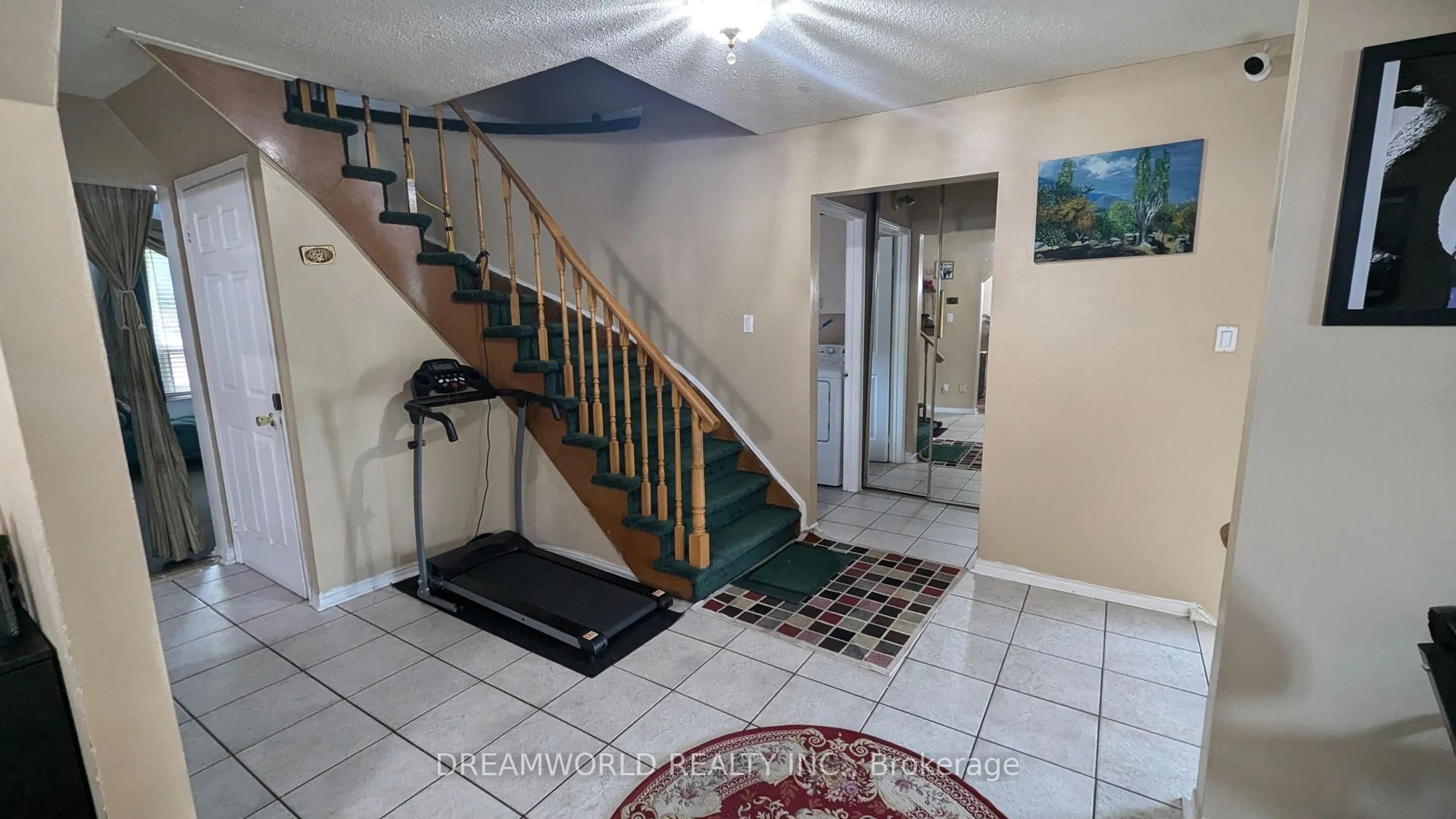 Indoor foyer for 52 Gardiner Dr, Ajax Ontario L1S 5Y1