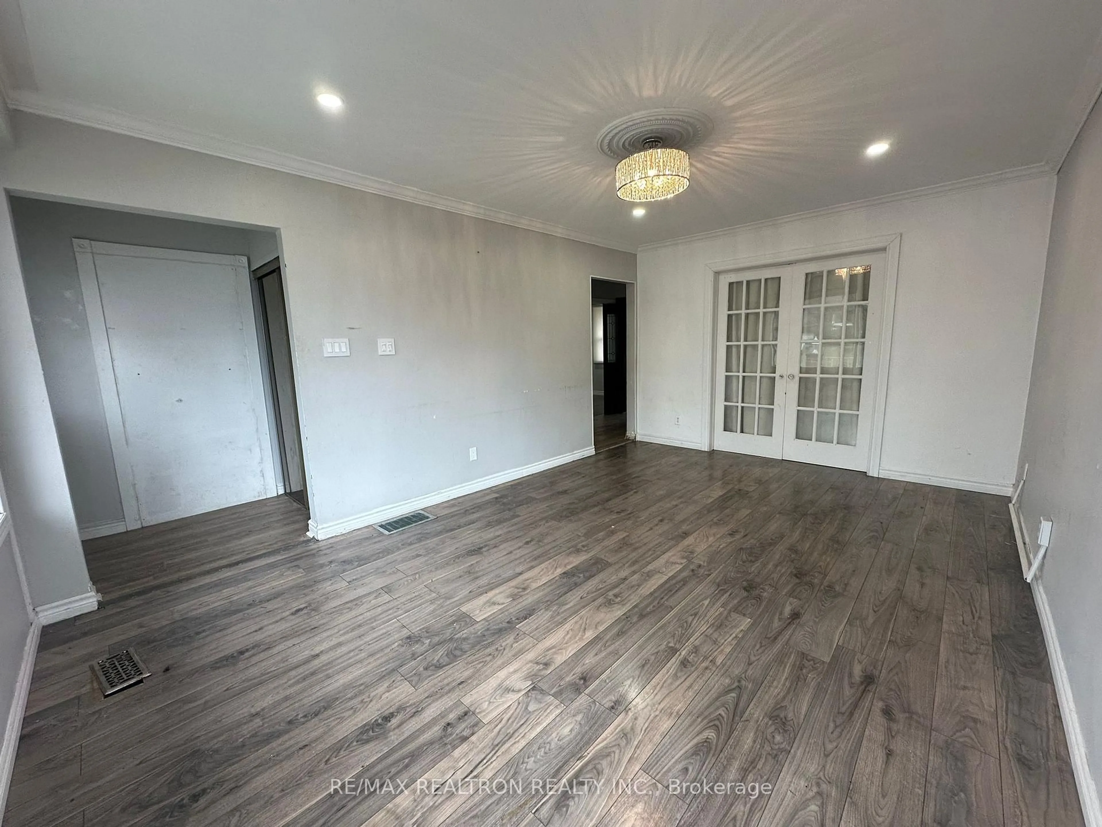 A pic of a room for 125 Treverton Dr, Toronto Ontario M1K 3T1