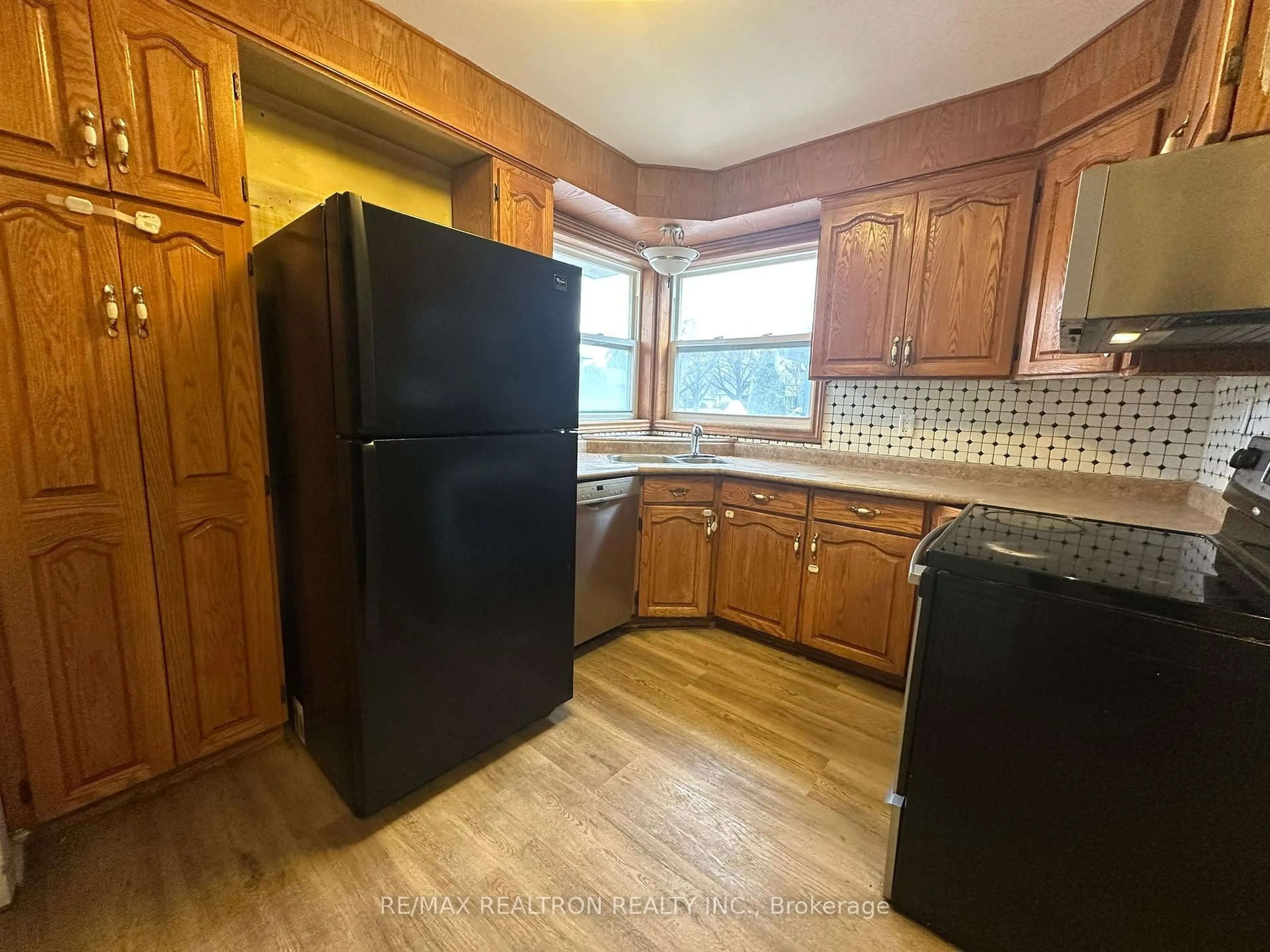 Standard kitchen, unknown for 125 Treverton Dr, Toronto Ontario M1K 3T1