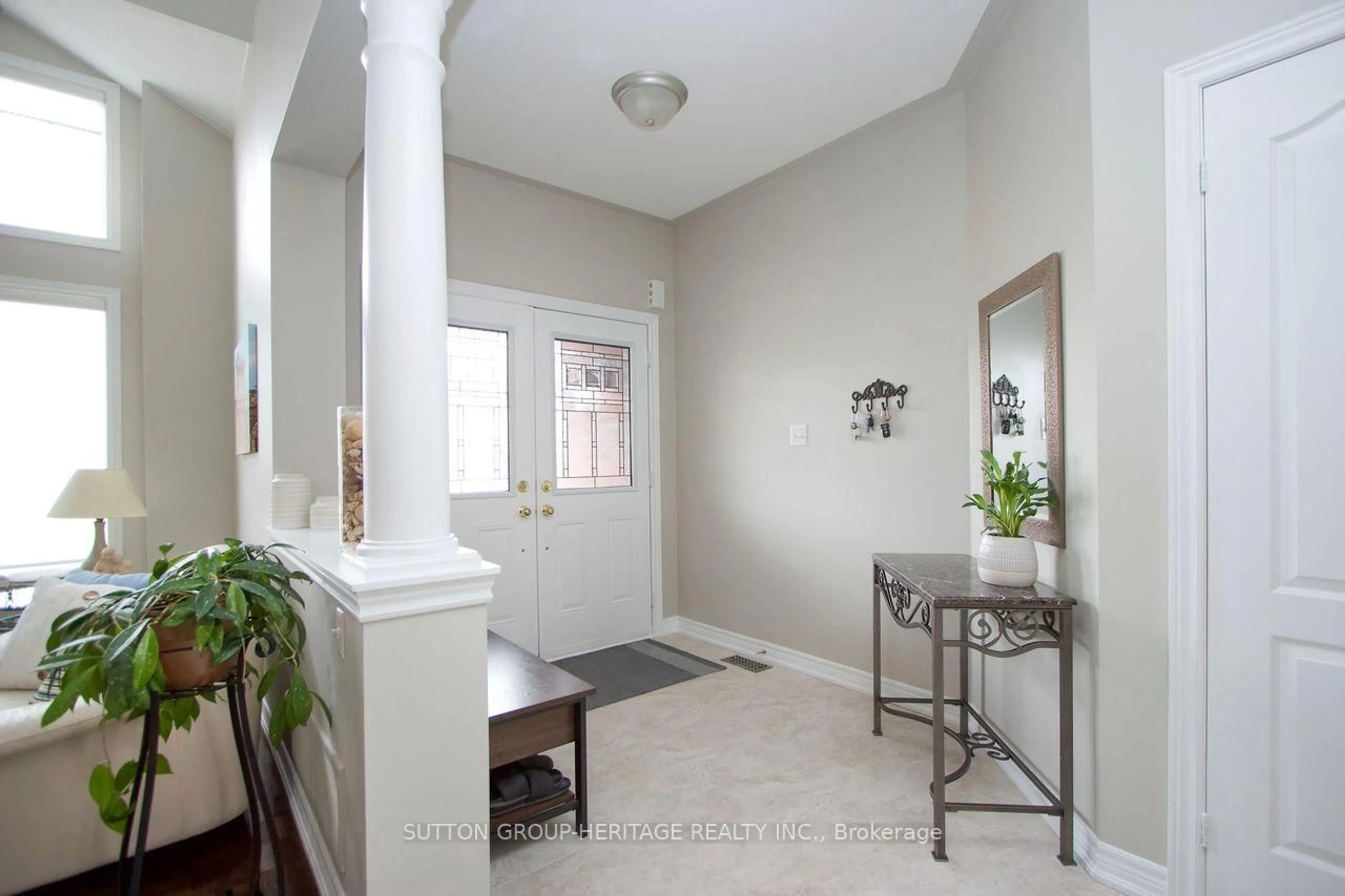 Indoor entryway for 62 Abbyview Dr, Whitby Ontario L1P 0A5