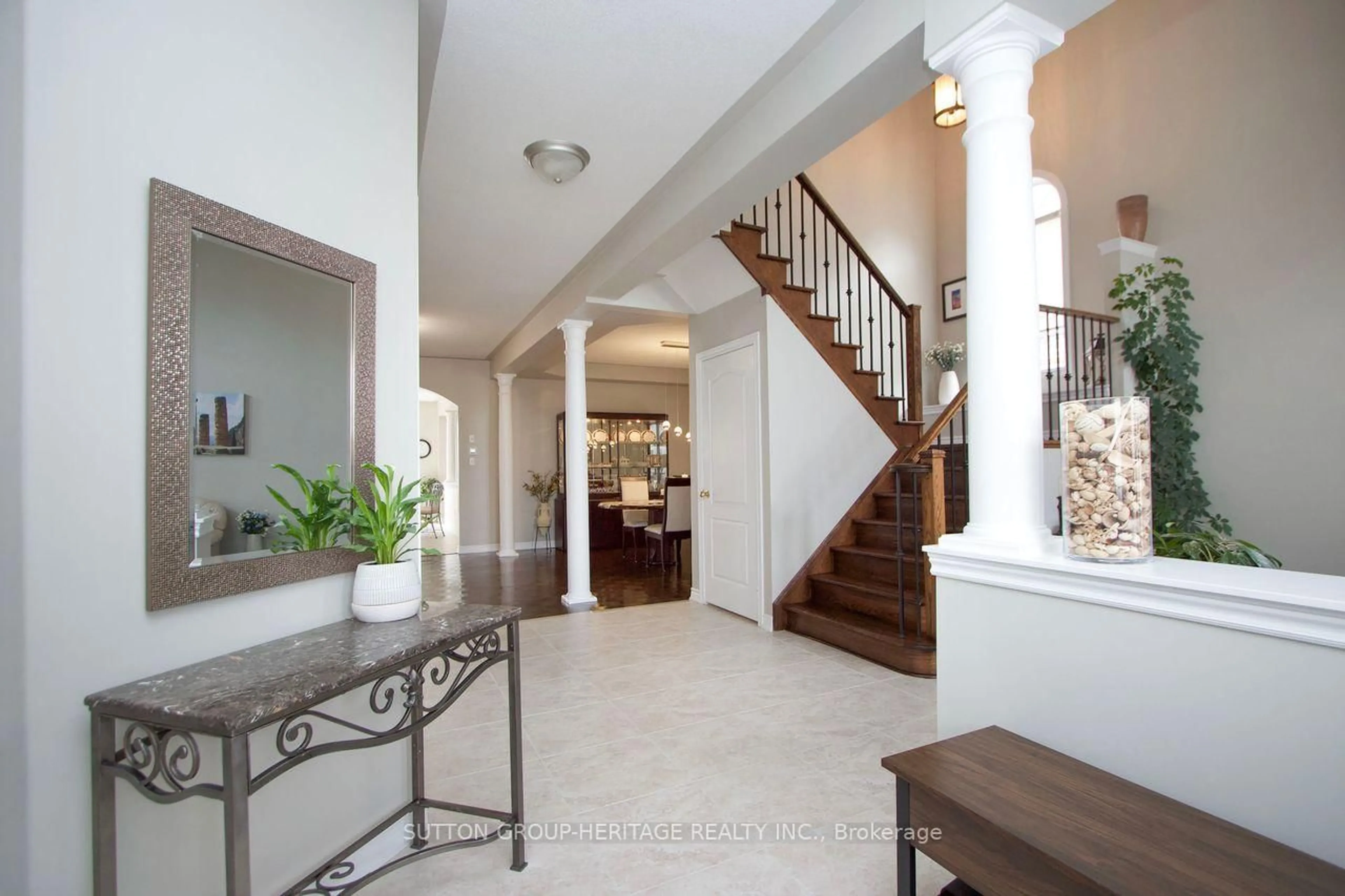 Indoor entryway for 62 Abbyview Dr, Whitby Ontario L1P 0A5