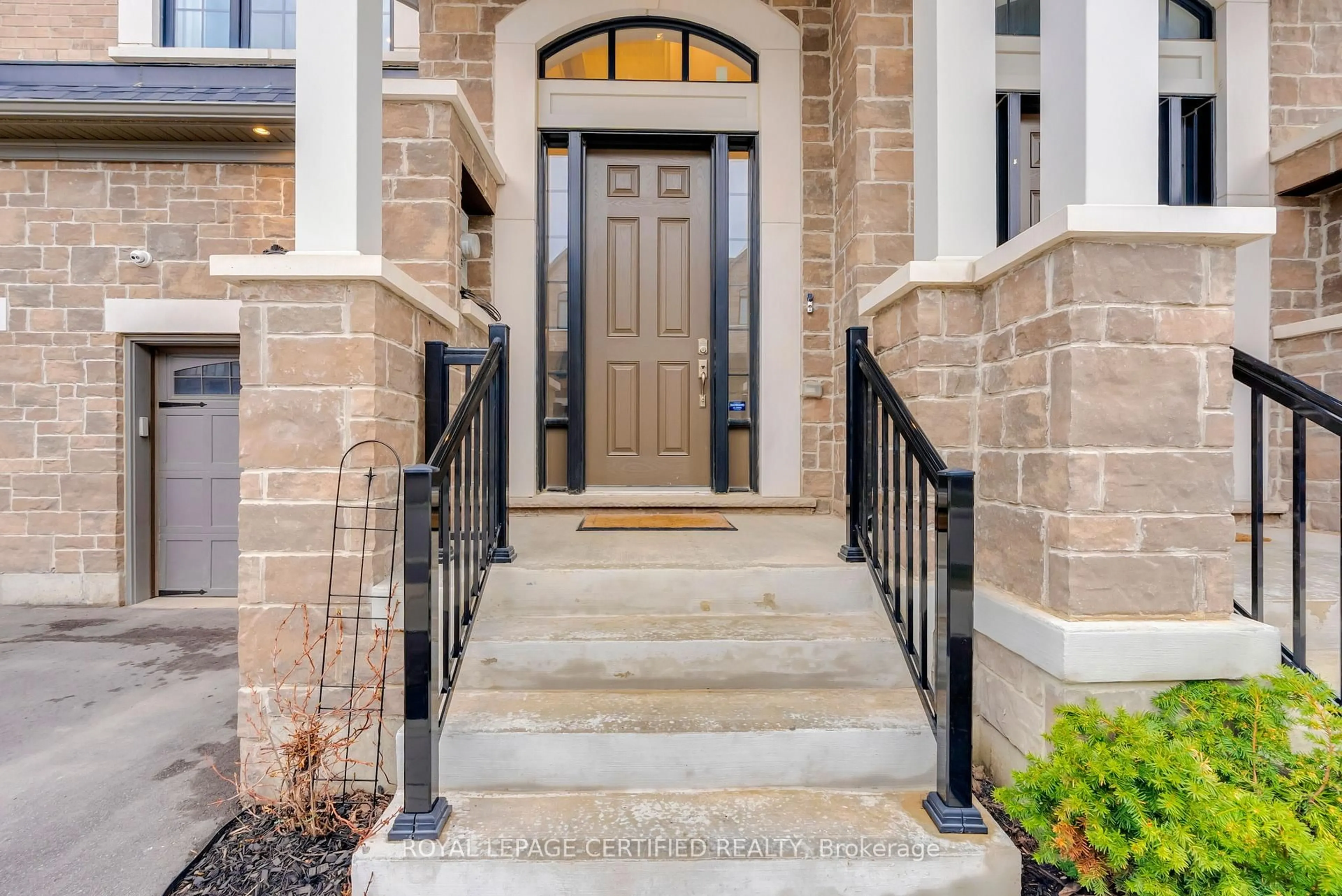 Indoor entryway for 3 Morrison Cres, Whitby Ontario L1P 0P4