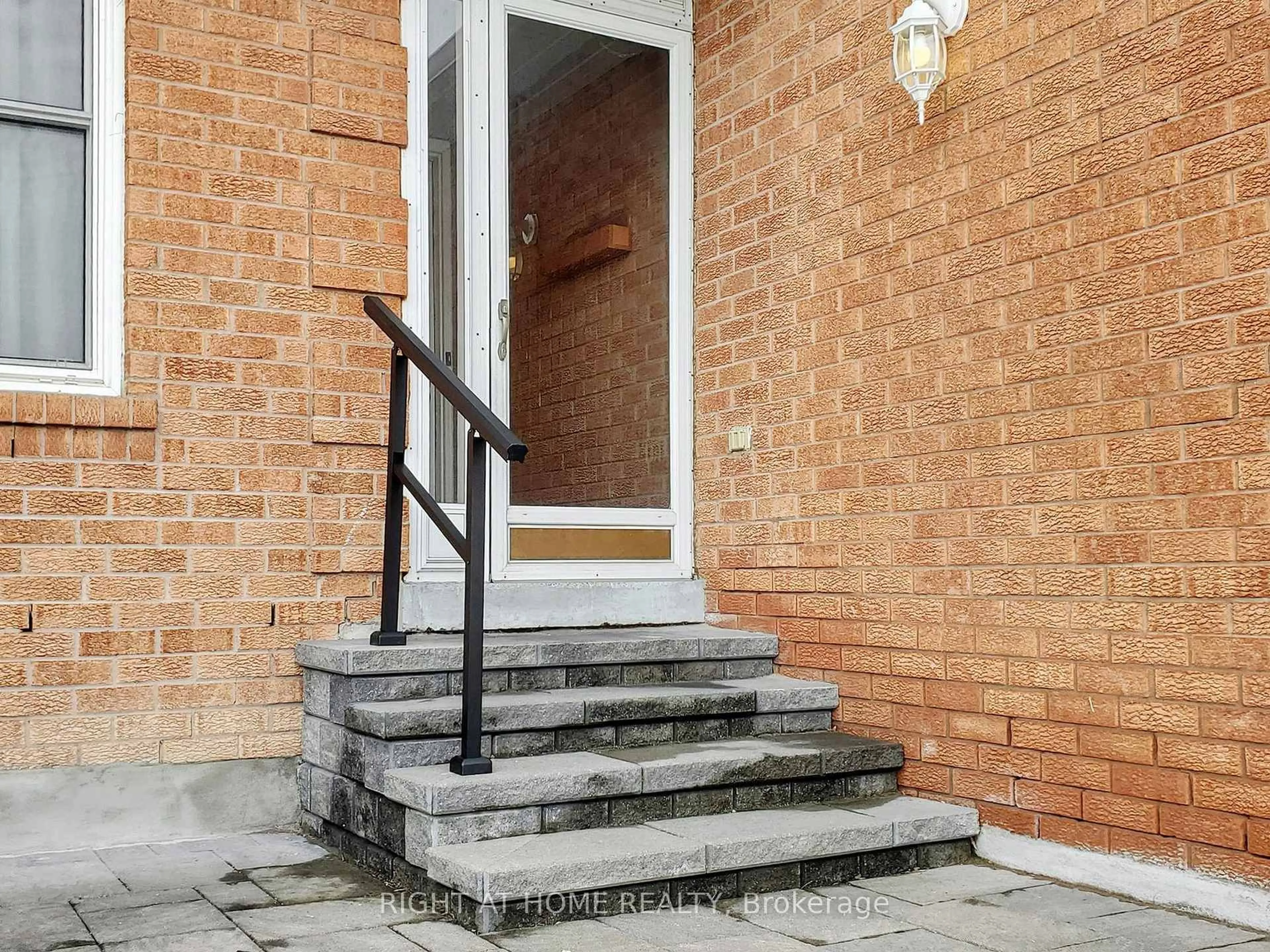 Unknown for 531 Steeple Hill, Pickering Ontario L1V 5Z6