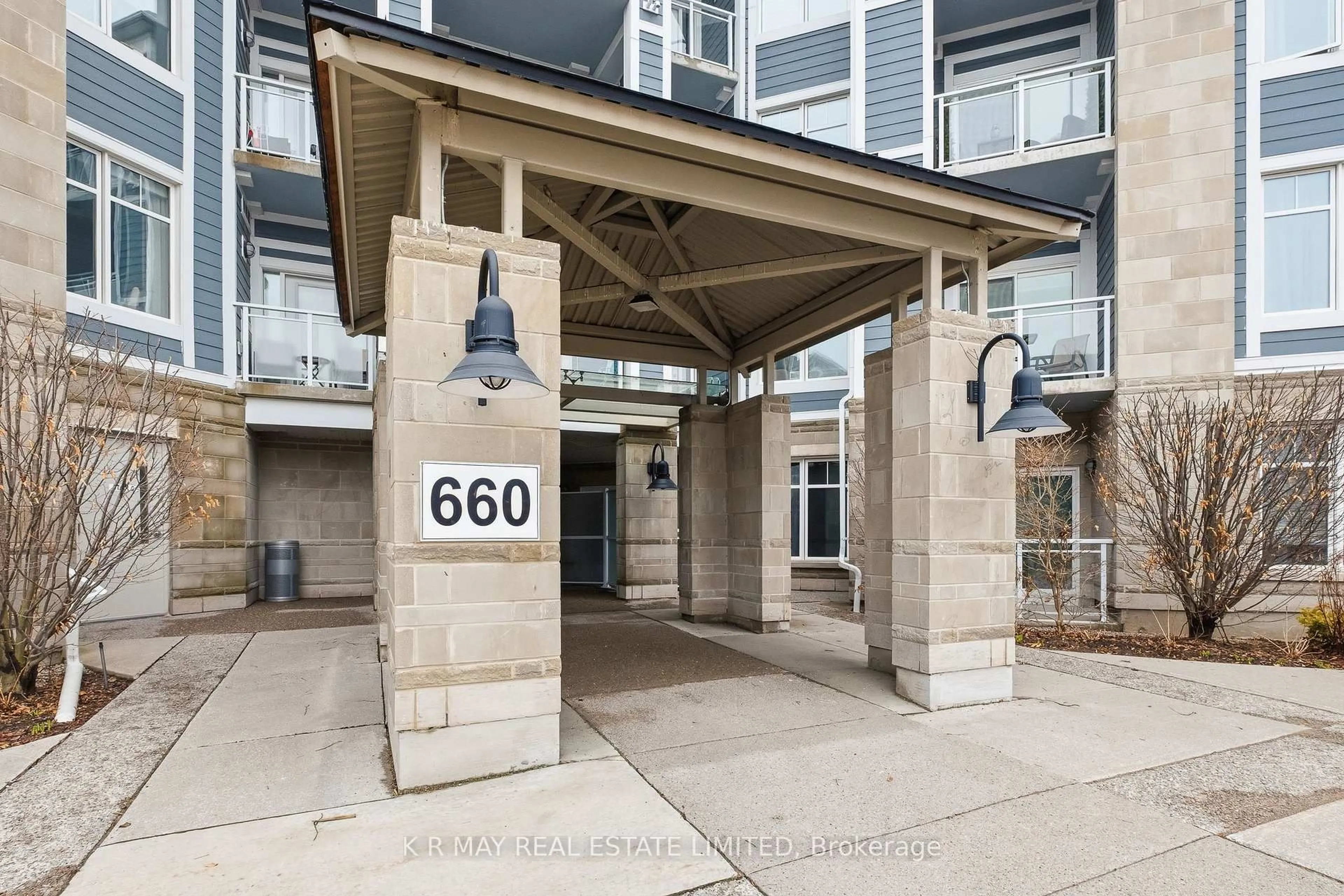Indoor foyer for 660 Gordon St #106, Whitby Ontario L1N 0L1