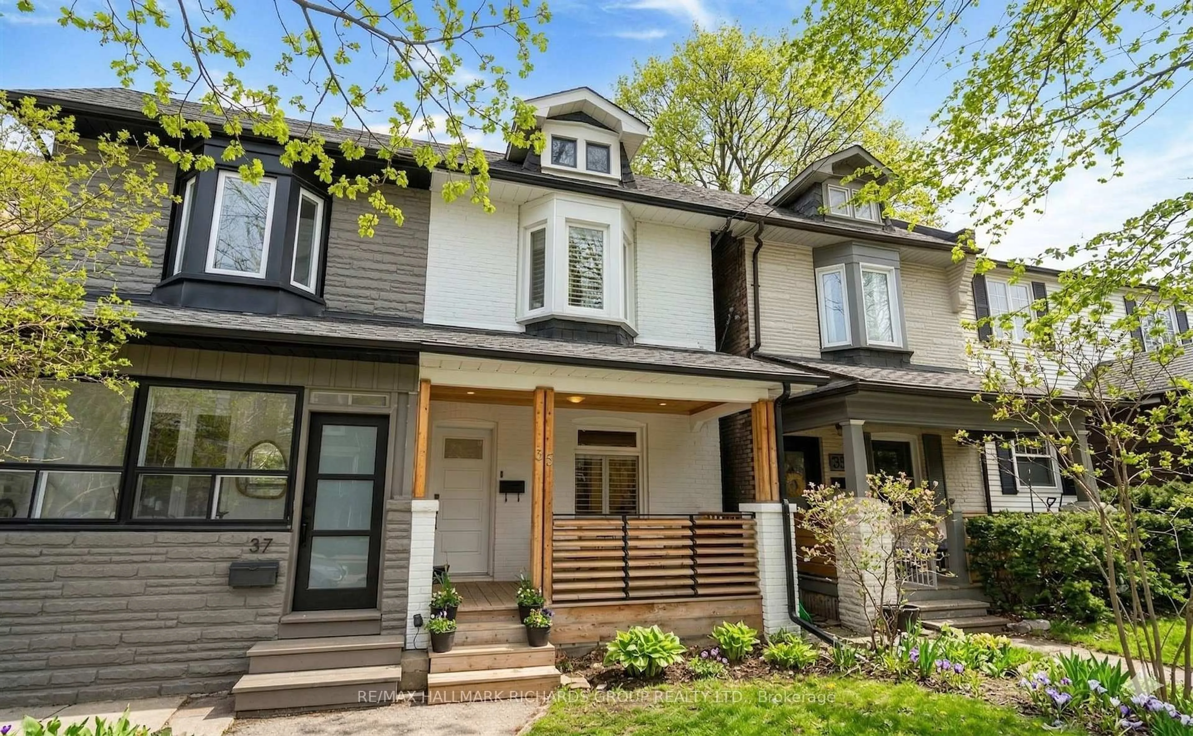 Home with vinyl exterior material, street for 35 Burgess Ave, Toronto Ontario M4E 1W8