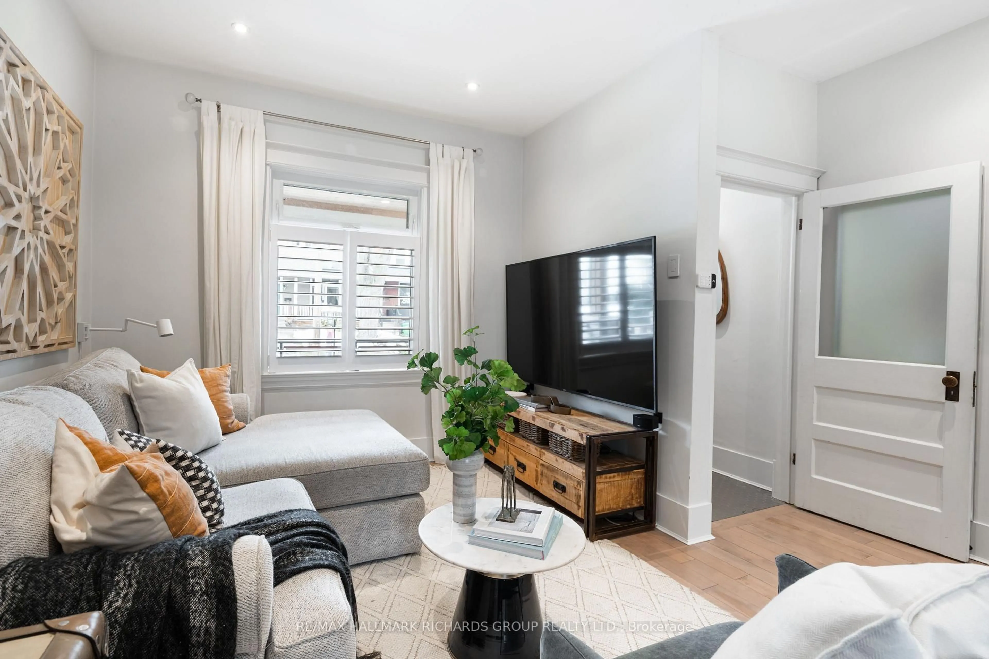 Living room with furniture, wood/laminate floor for 35 Burgess Ave, Toronto Ontario M4E 1W8