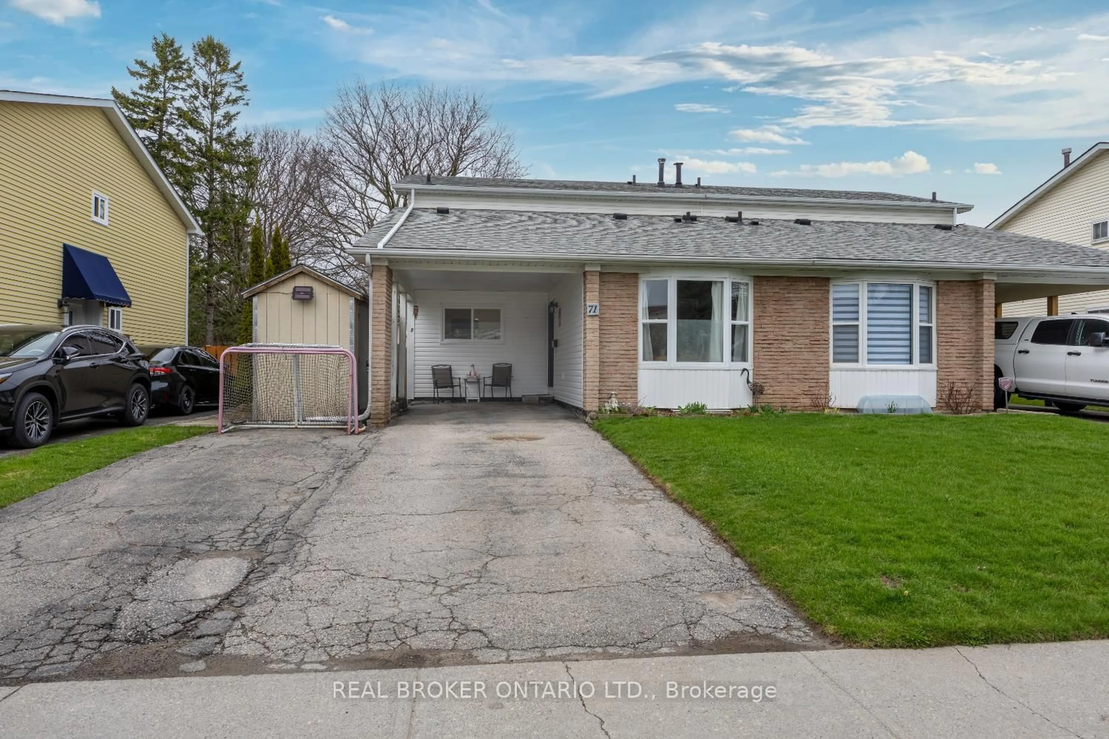 A pic from outside/outdoor area/front of a property/back of a property/a pic from drone, street for 71 Roser Cres, Clarington Ontario L1C 3P1