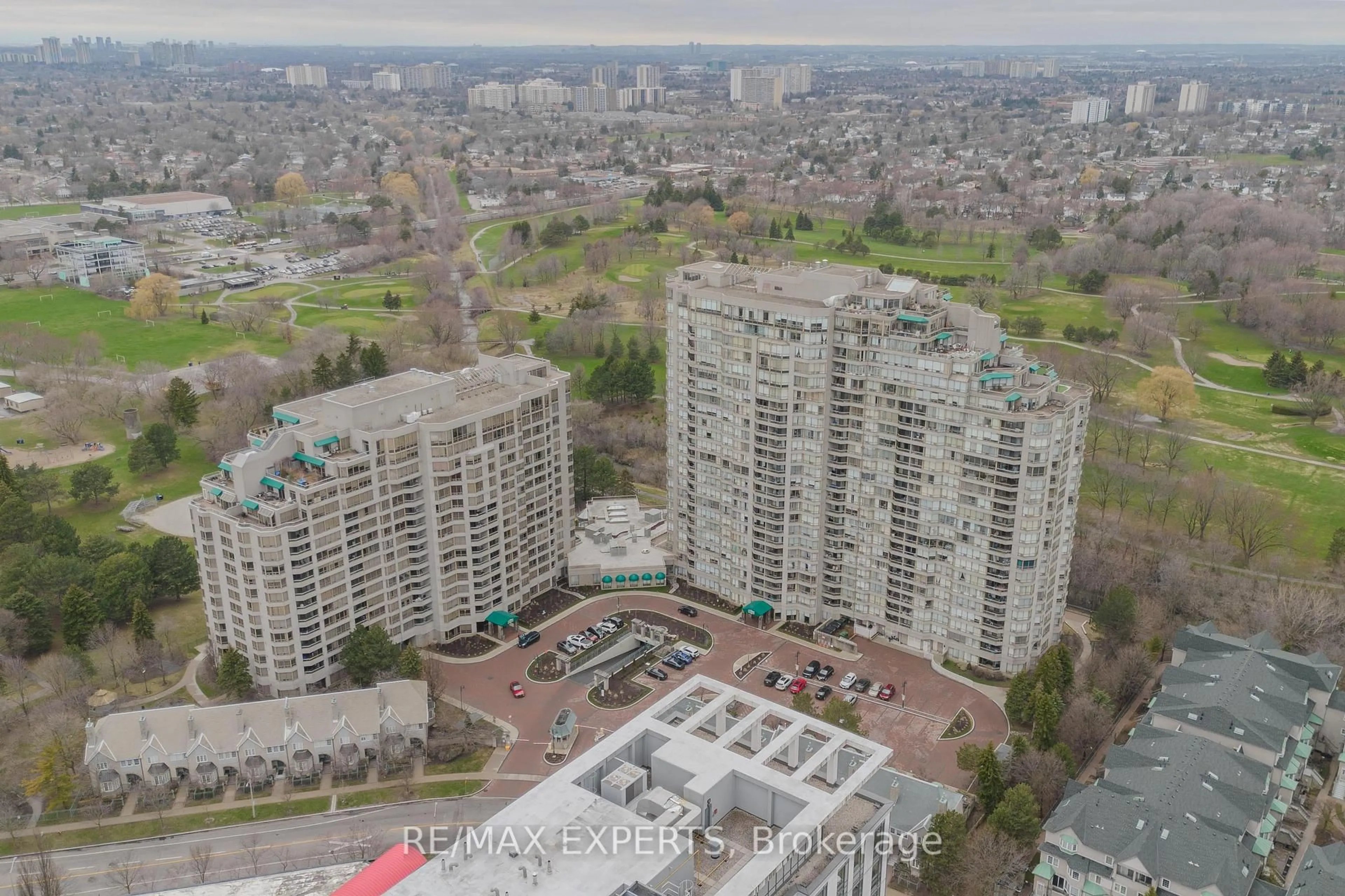 A pic from outside/outdoor area/front of a property/back of a property/a pic from drone, city buildings view from balcony for 138 Bonis Ave #527, Toronto Ontario M1T 3V9