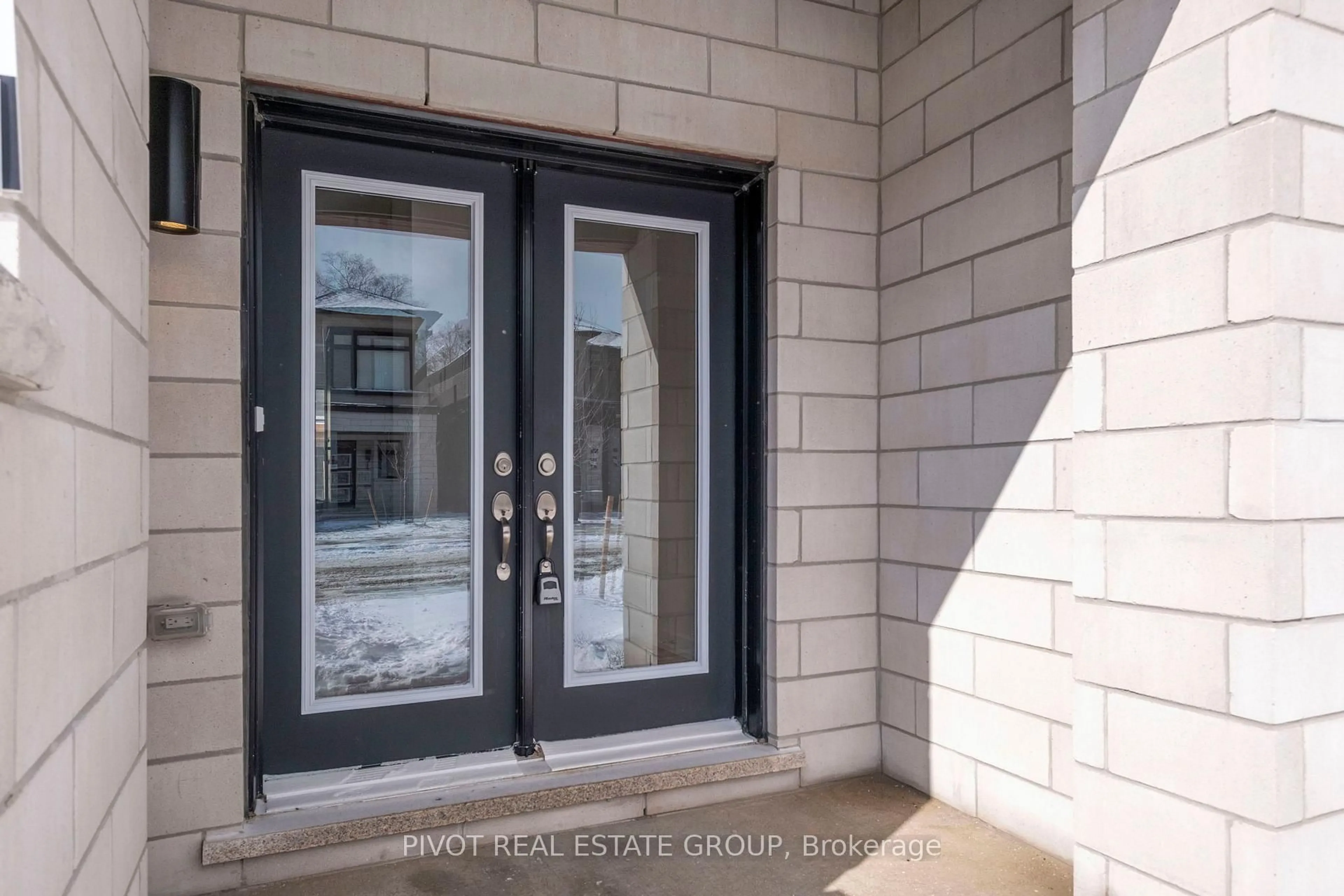 Indoor entryway for 30 Danielle Moore Circ, Toronto Ontario M1P 0G9