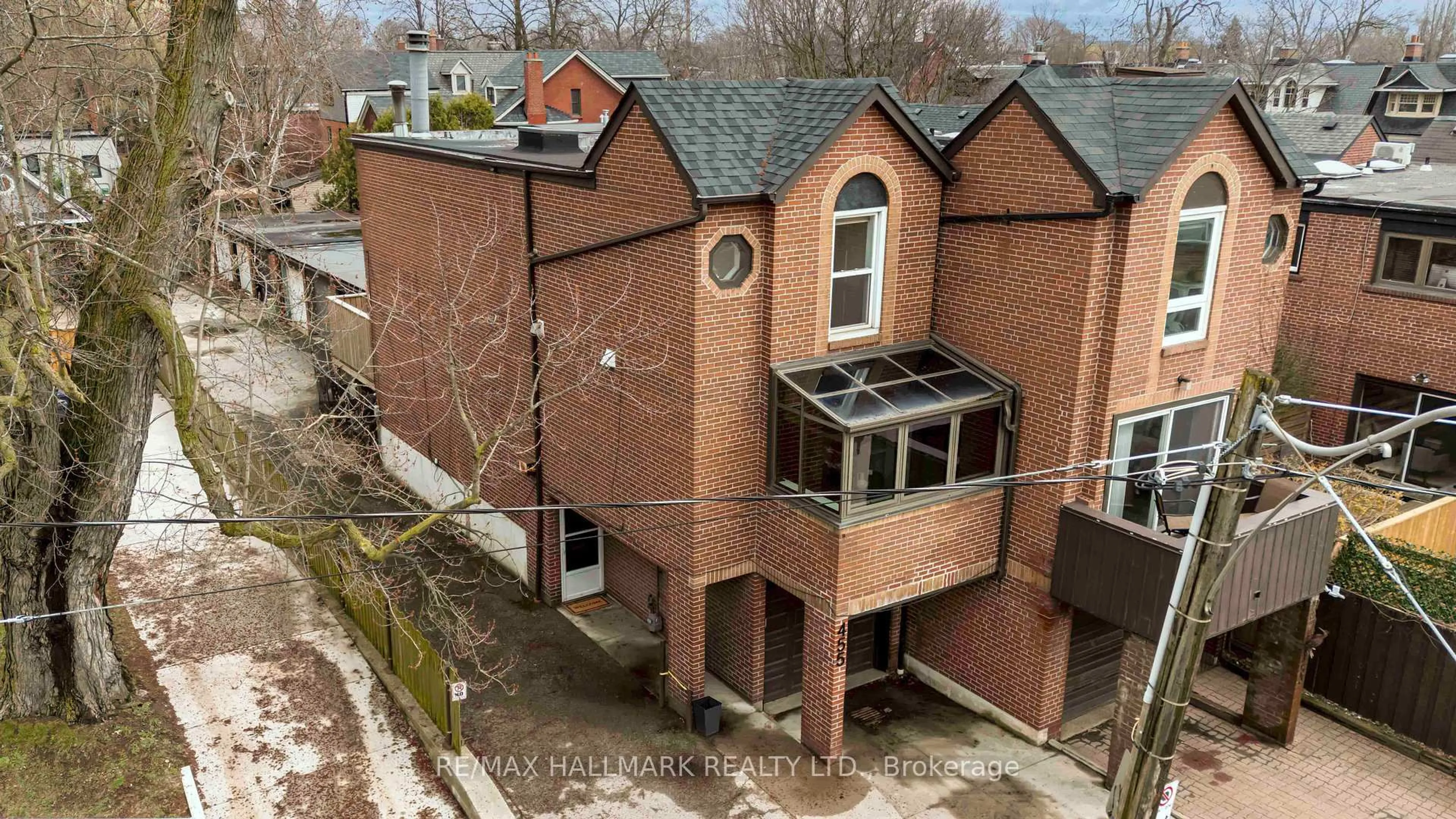 A pic from outside/outdoor area/front of a property/back of a property/a pic from drone, building for 455 Broadview Ave, Toronto Ontario M4K 2N3