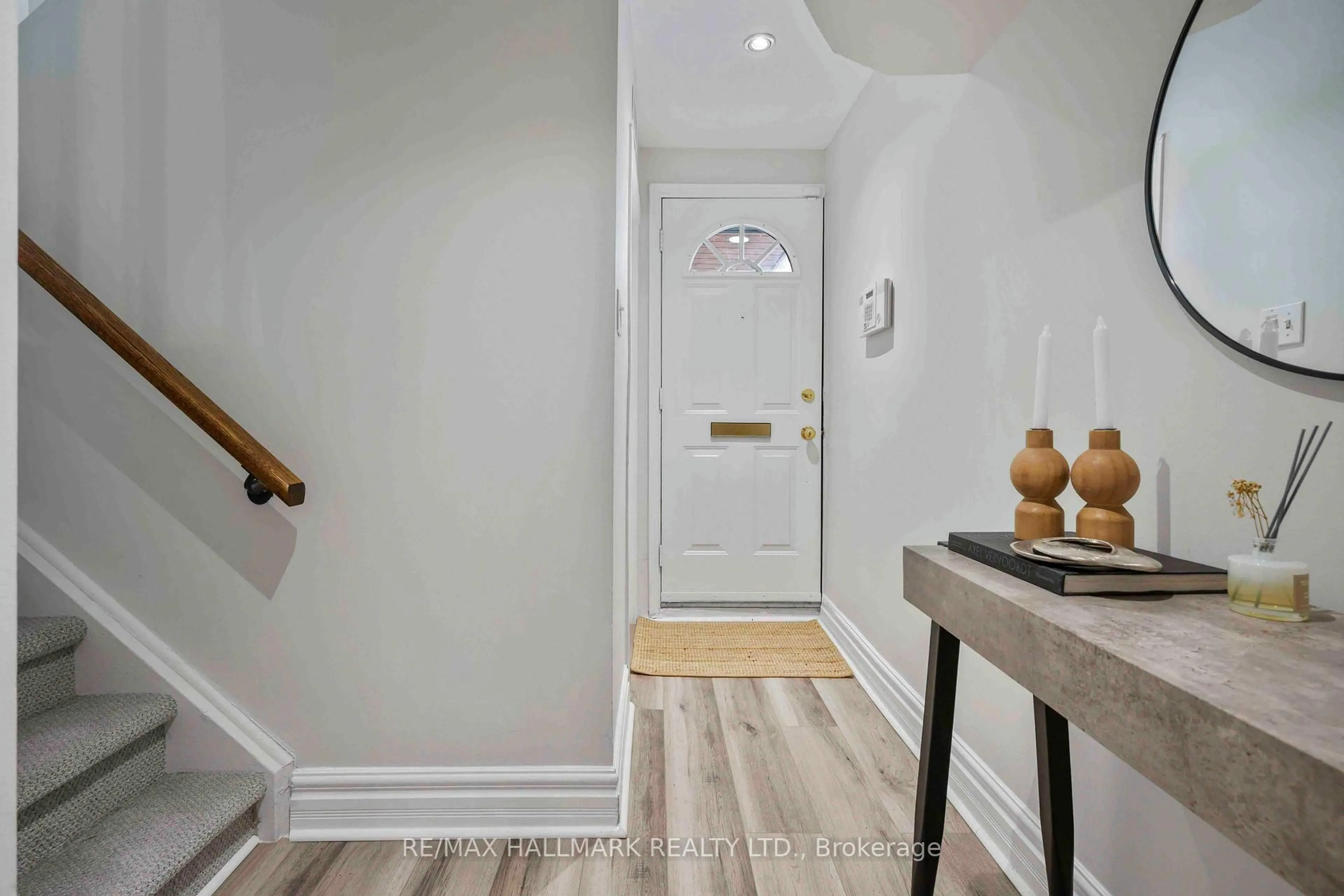 Indoor entryway for 455 Broadview Ave, Toronto Ontario M4K 2N3