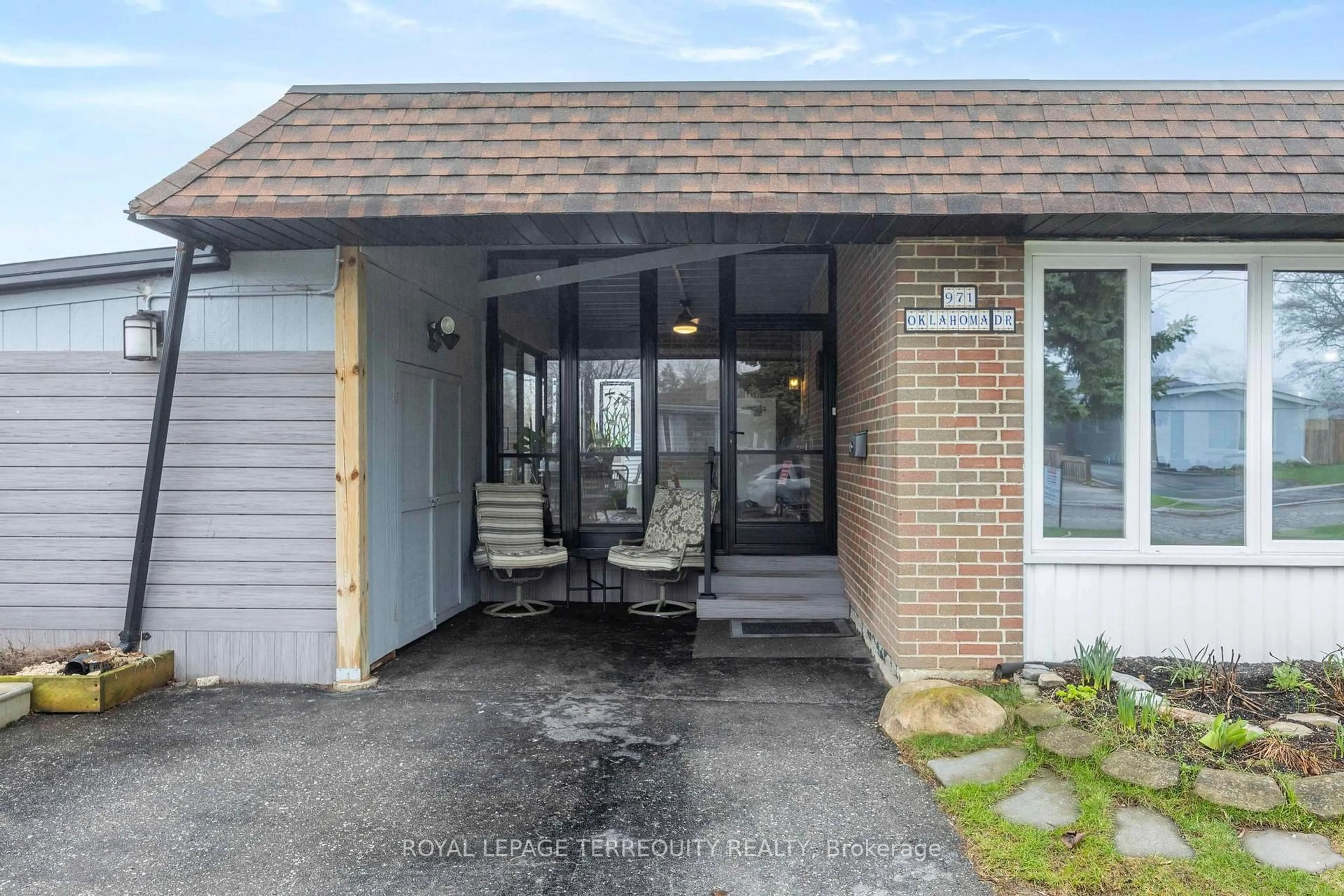 Unknown for 971 Oklahoma Dr, Pickering Ontario L1W 2H8