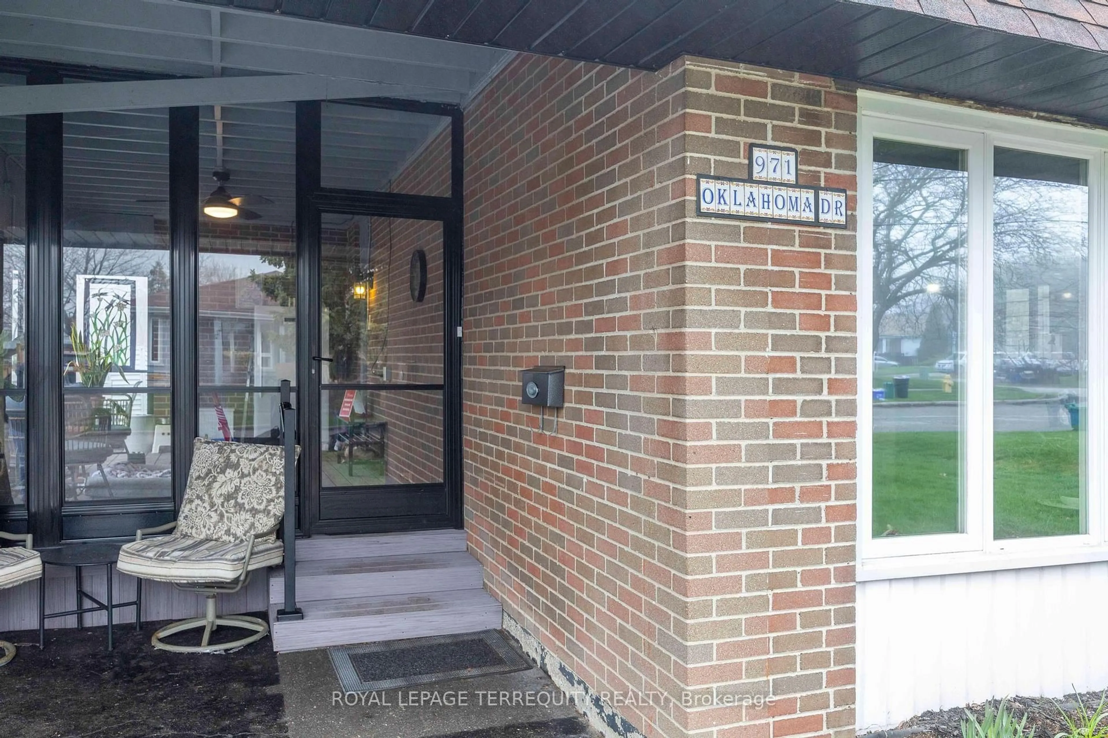 Unknown for 971 Oklahoma Dr, Pickering Ontario L1W 2H8