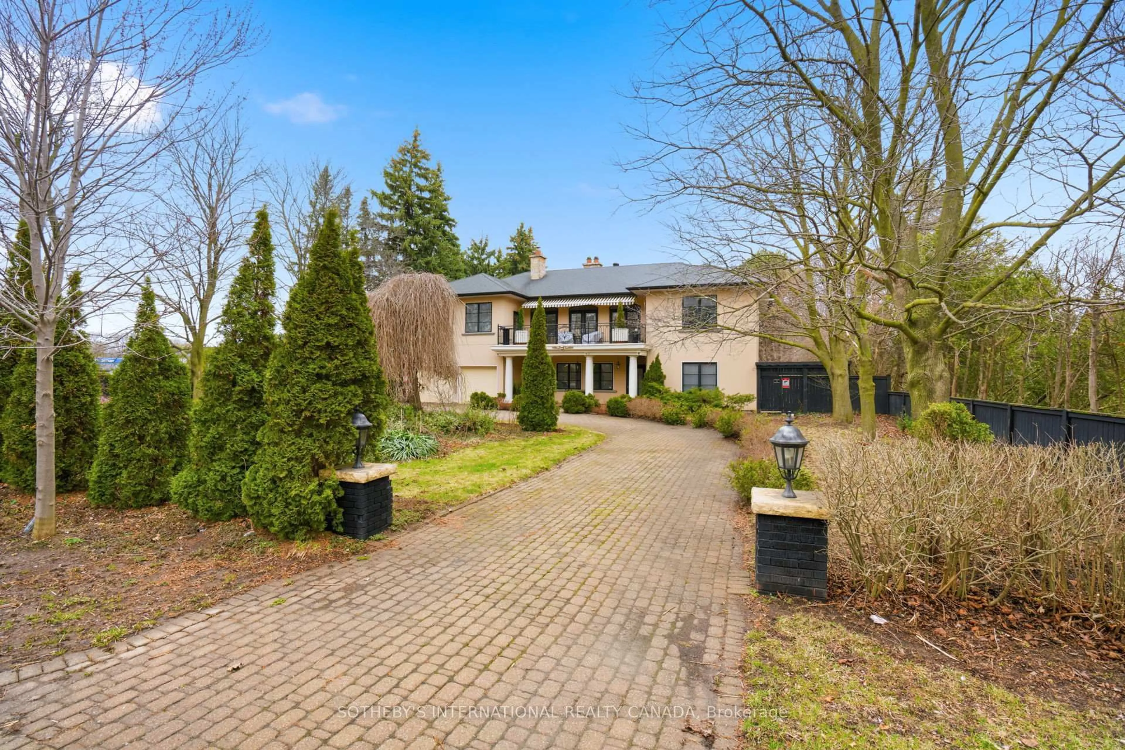 A pic from outside/outdoor area/front of a property/back of a property/a pic from drone, street for 55 Pine Ridge Dr, Toronto Ontario M1M 2X6