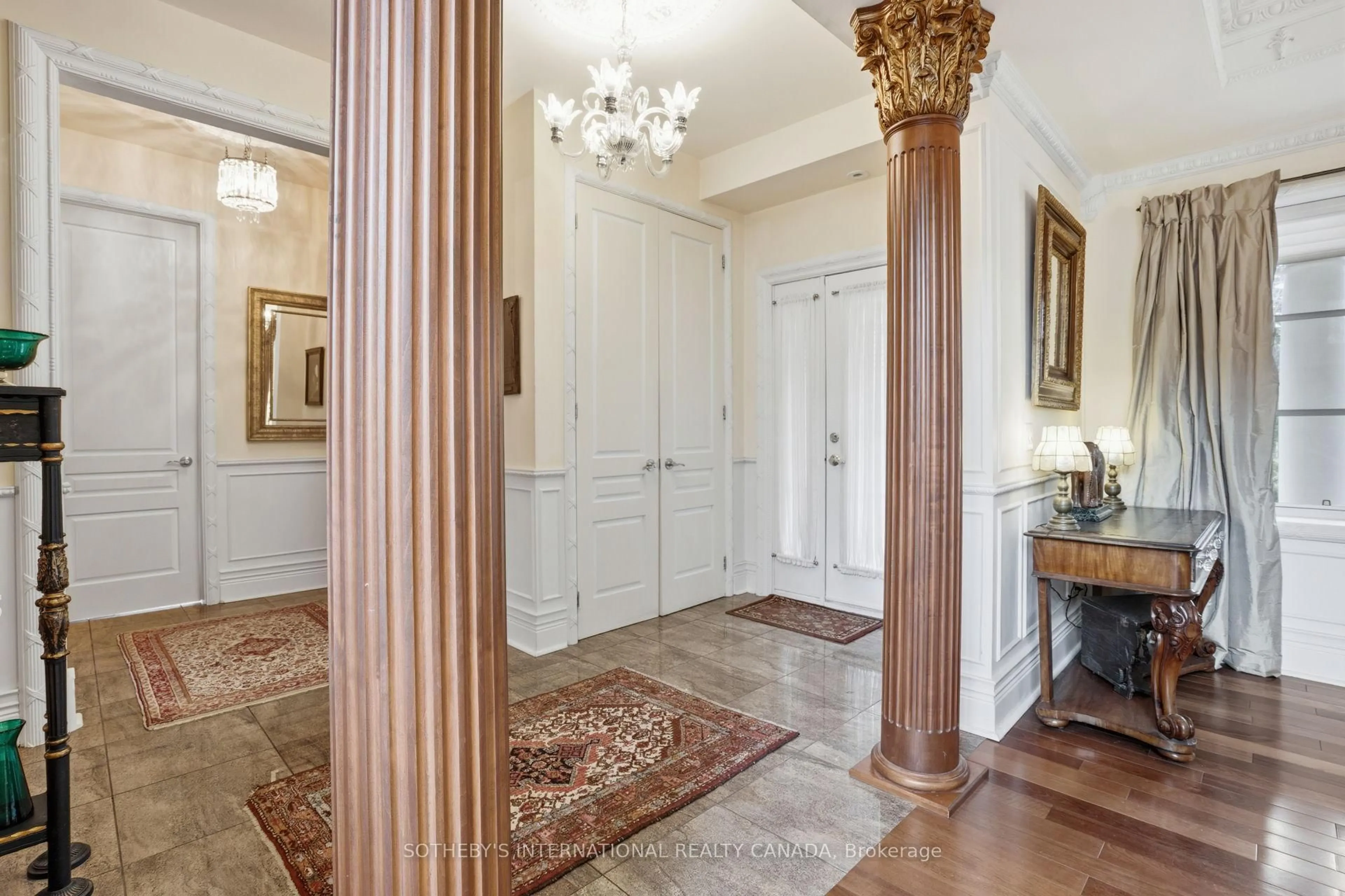 Indoor foyer for 55 Pine Ridge Dr, Toronto Ontario M1M 2X6