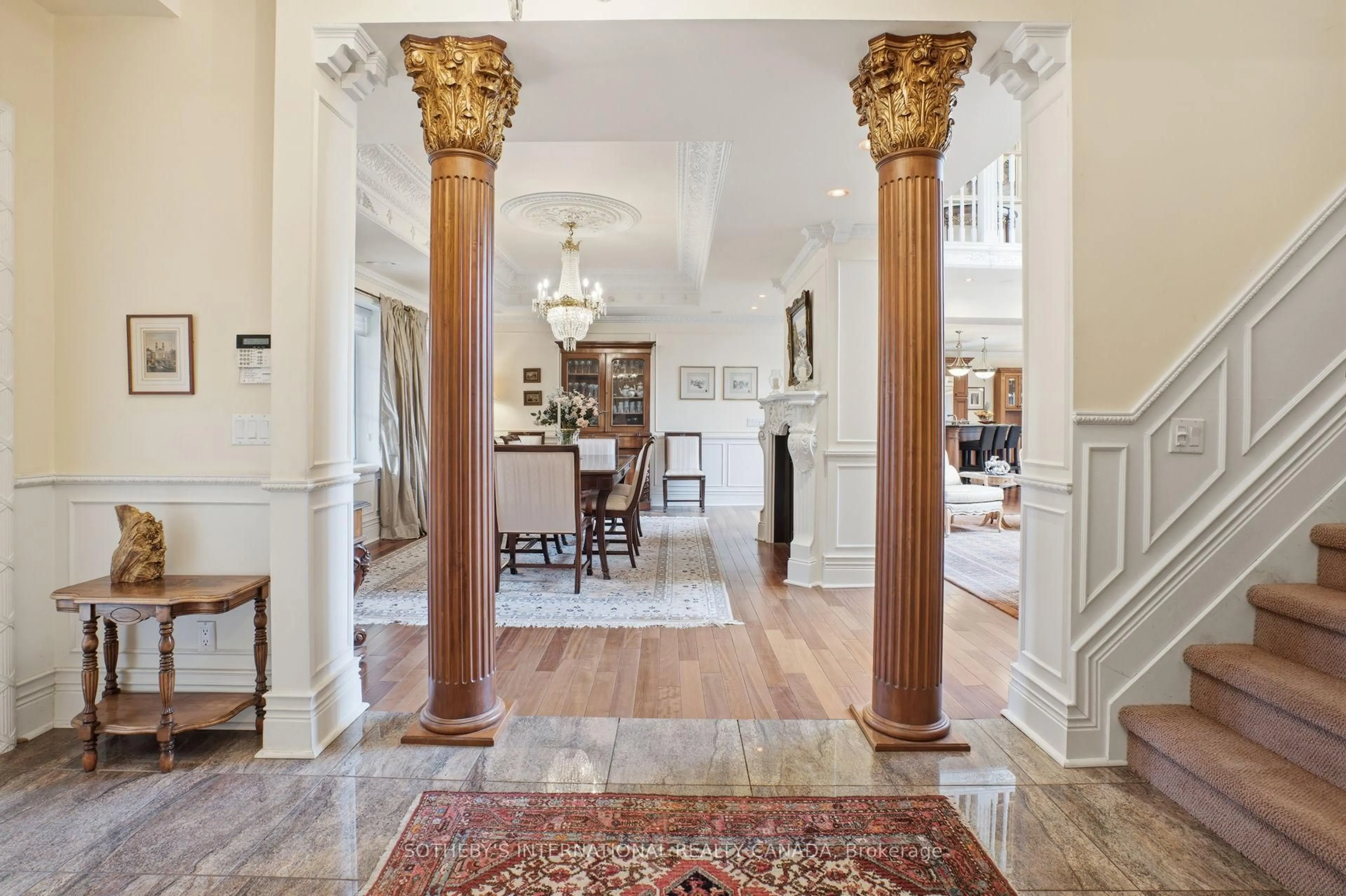 Indoor foyer for 55 Pine Ridge Dr, Toronto Ontario M1M 2X6