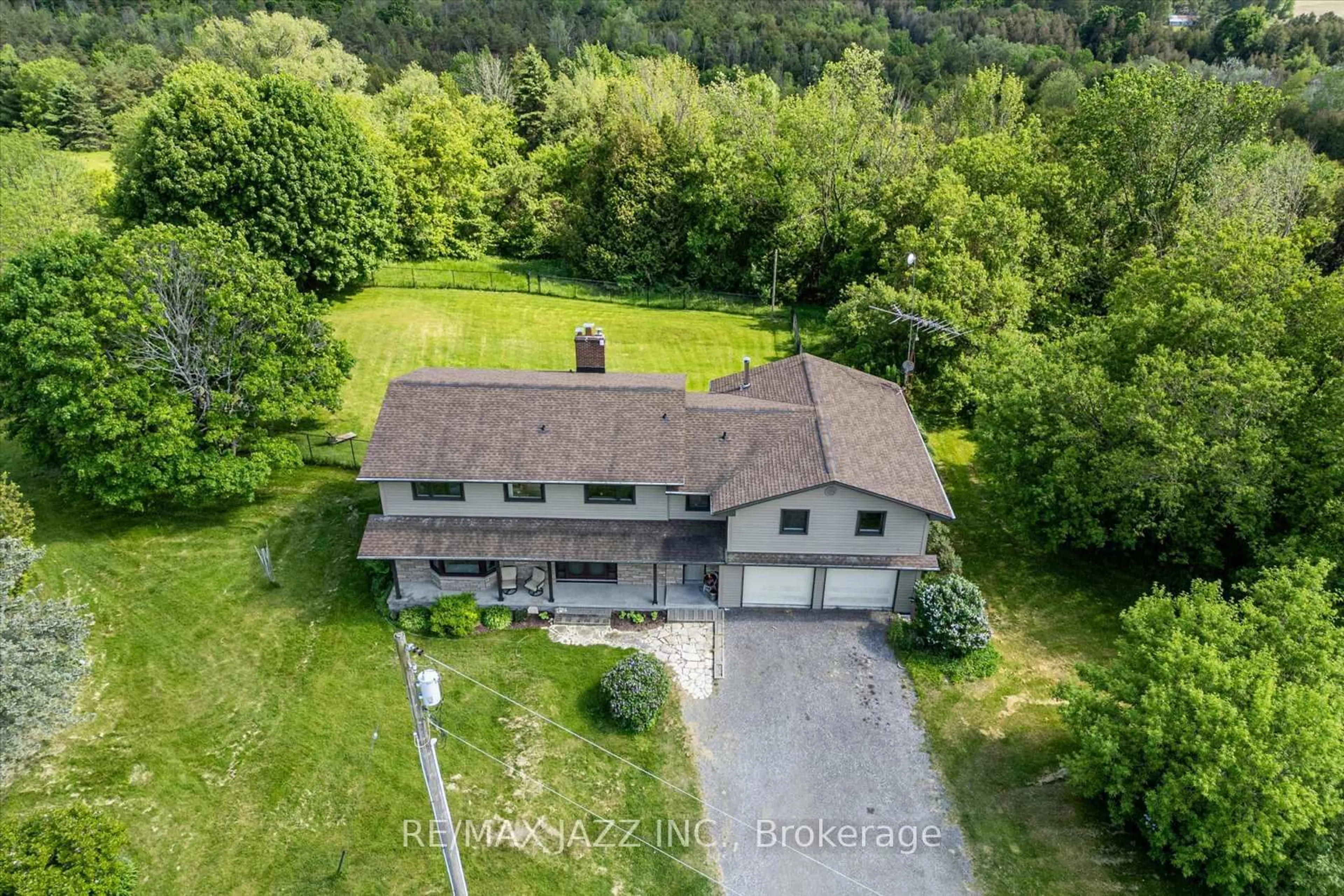 A pic from outside/outdoor area/front of a property/back of a property/a pic from drone, building for 8733 Leskard Rd, Clarington Ontario L0B 1M0