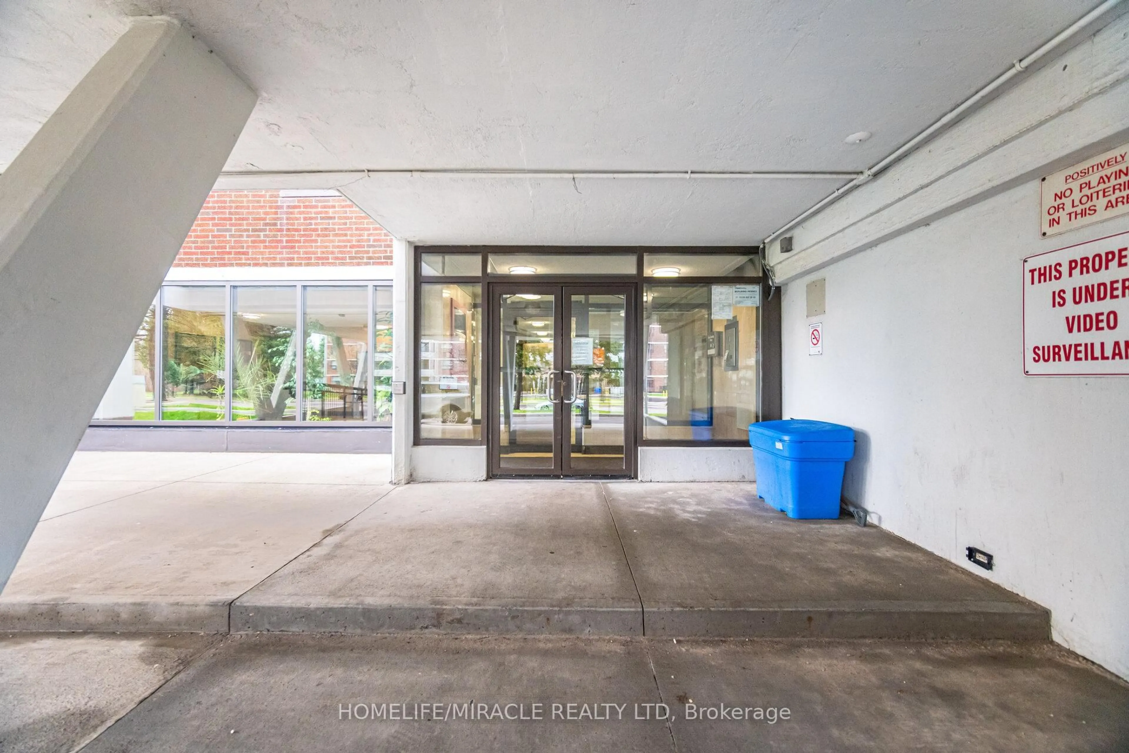 Indoor foyer for 100 Prudential Dr #1703, Toronto Ontario M1P 4V4