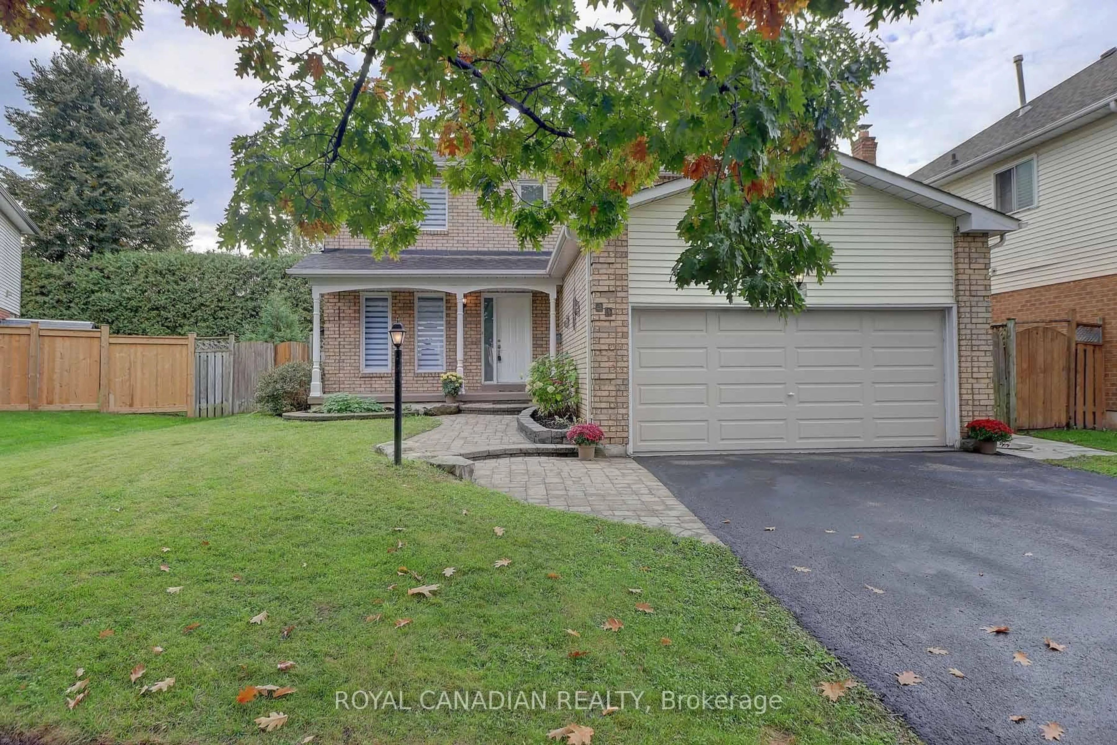 A pic from outside/outdoor area/front of a property/back of a property/a pic from drone, street for 40 Doncaster Cres, Clarington Ontario L1B 1E7