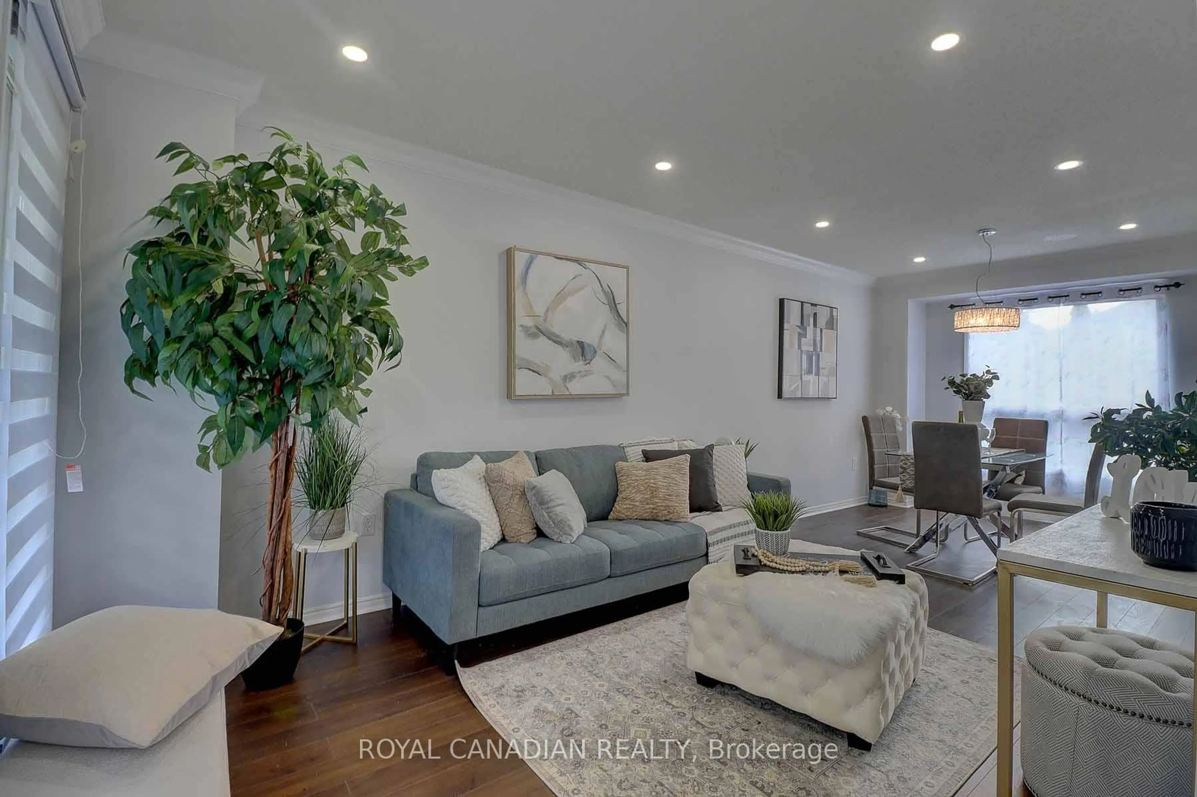 Living room with furniture, unknown for 40 Doncaster Cres, Clarington Ontario L1B 1E7