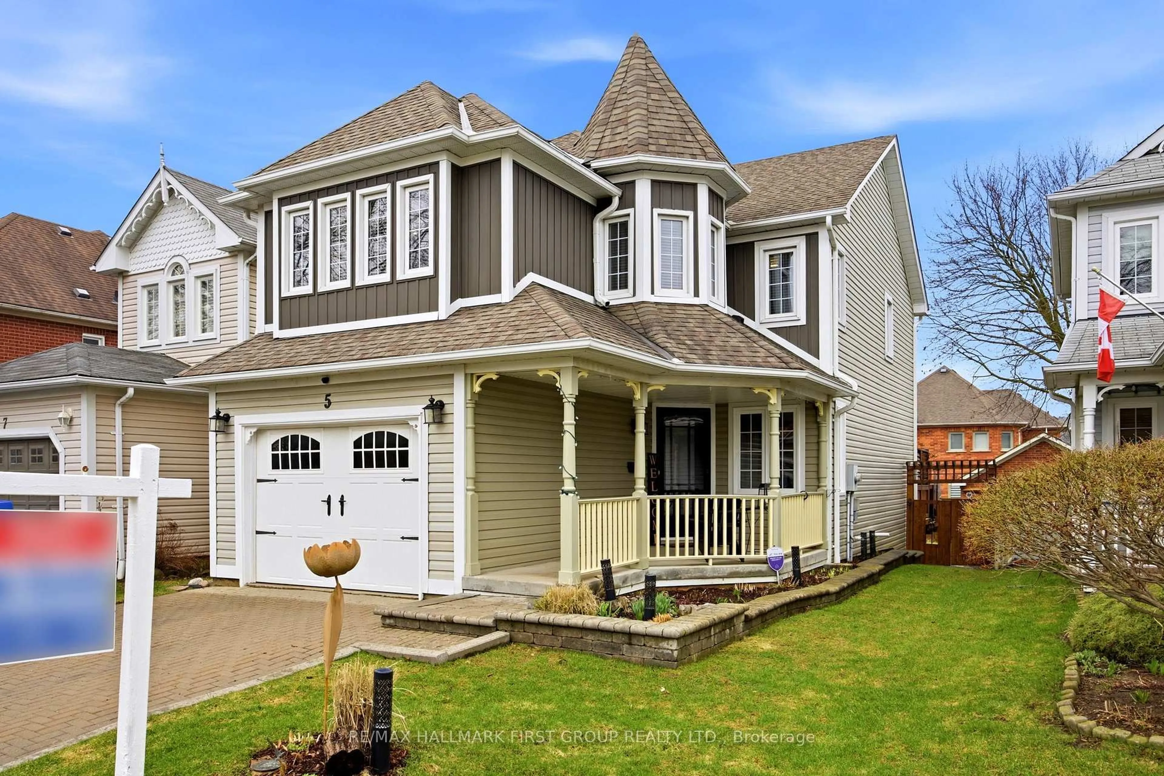 Home with vinyl exterior material, street for 5 Knox Cres, Whitby Ontario L1M 1C8