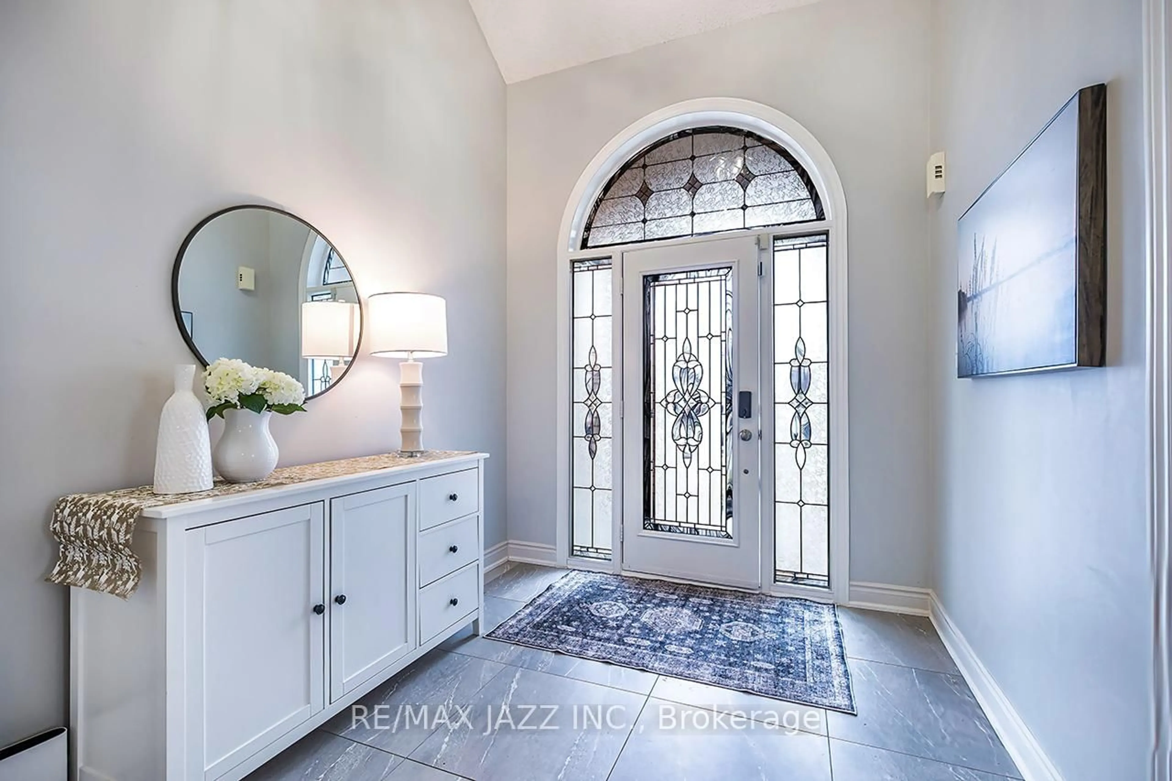 Indoor entryway for 226 Roseborough Crt, Scugog Ontario L9L 2E6