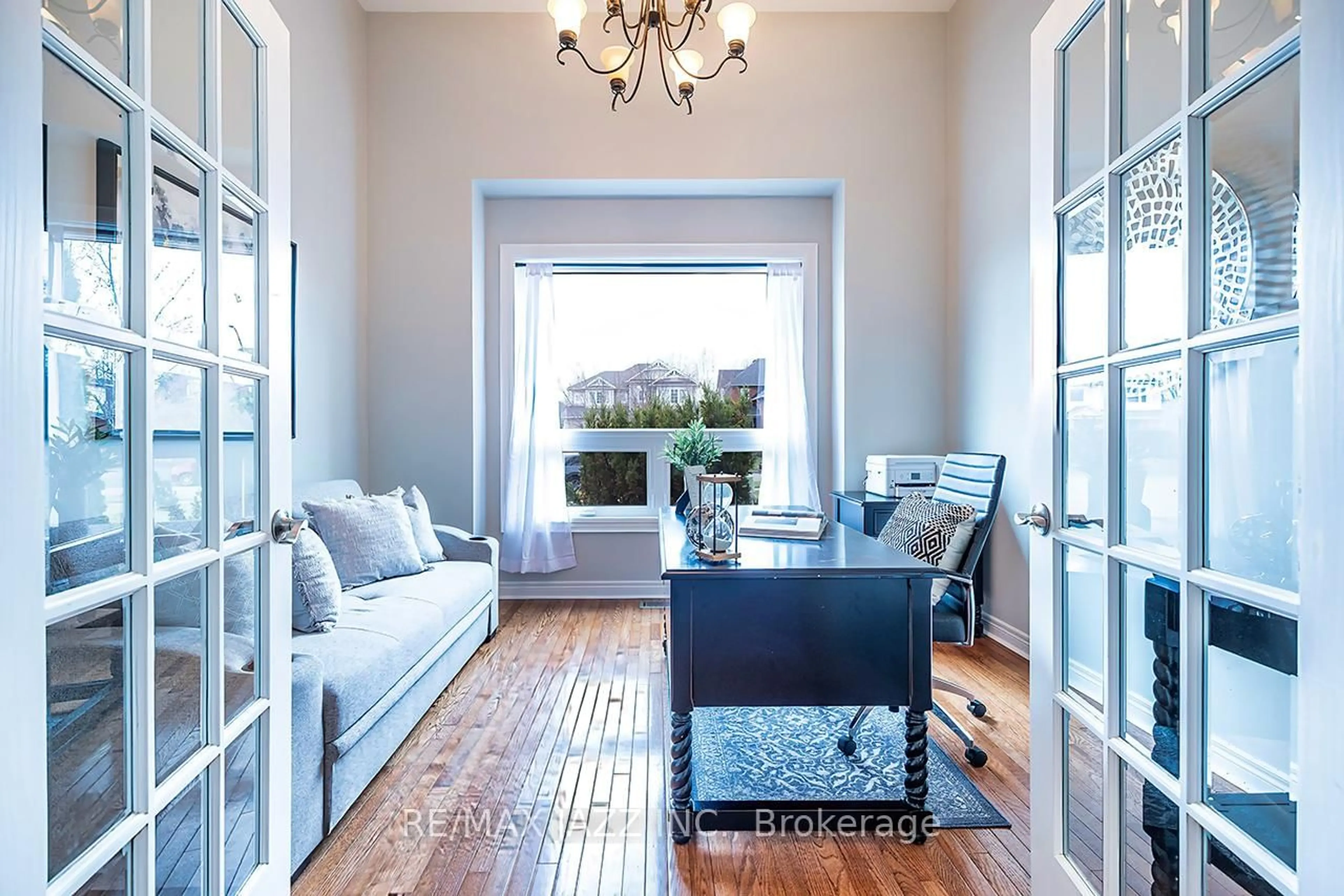 Indoor entryway for 226 Roseborough Crt, Scugog Ontario L9L 2E6