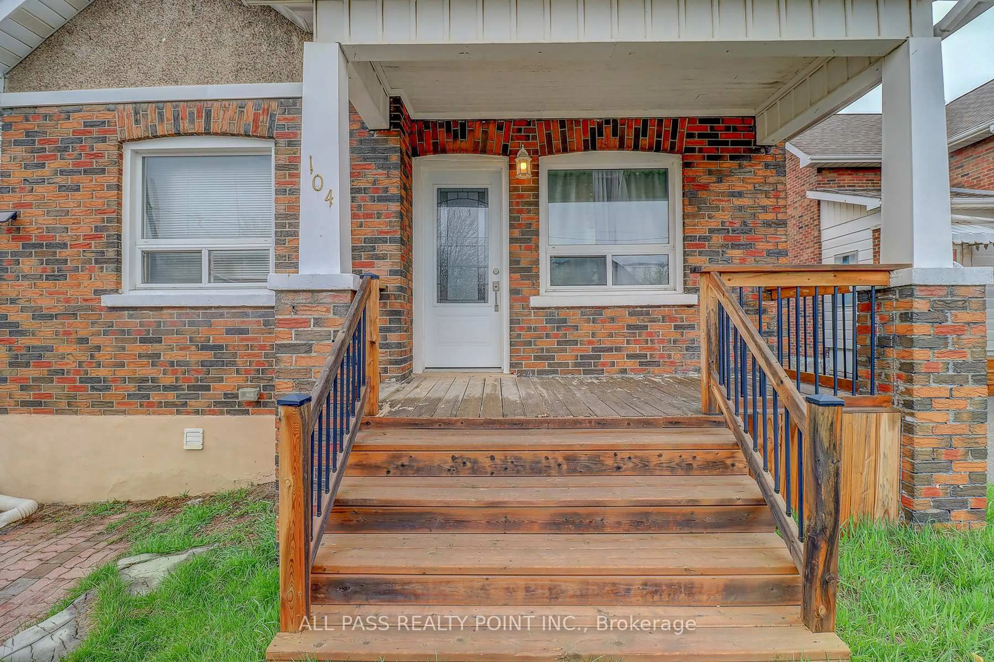 Unknown for 104 Conant St, Oshawa Ontario L1H 3R6