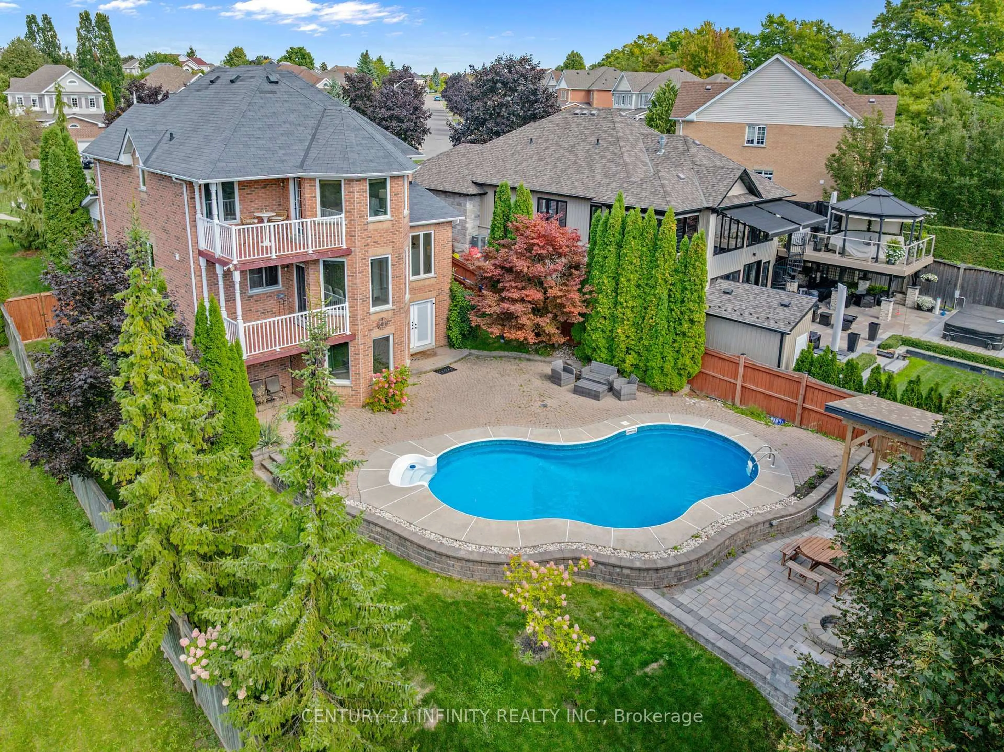 A pic from outside/outdoor area/front of a property/back of a property/a pic from drone, water/lake/river/ocean view for 973 Mountview Crt, Oshawa Ontario L1K 2M1