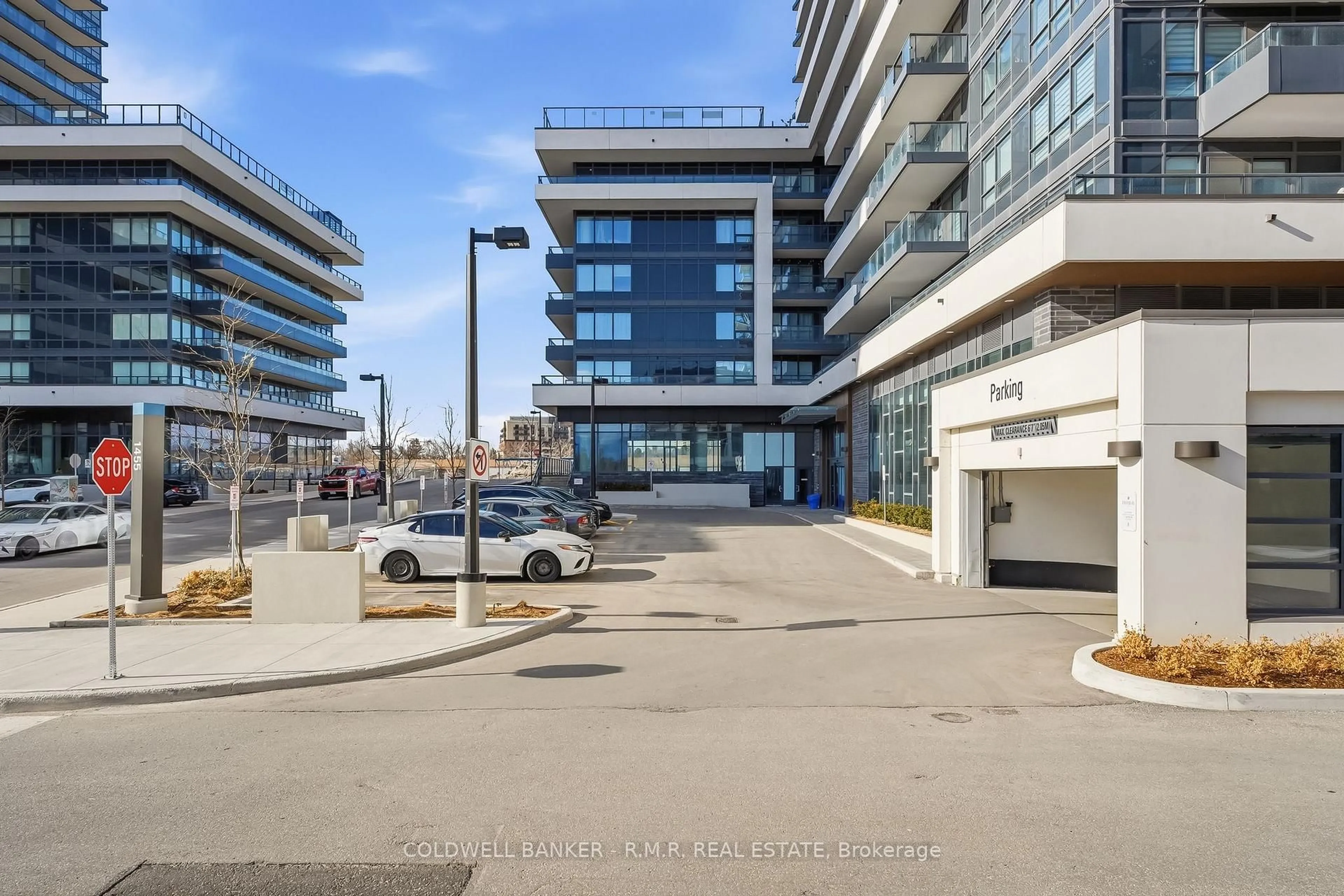 Indoor foyer for 1455 Celebration Dr #609, Pickering Ontario L1W 0C3