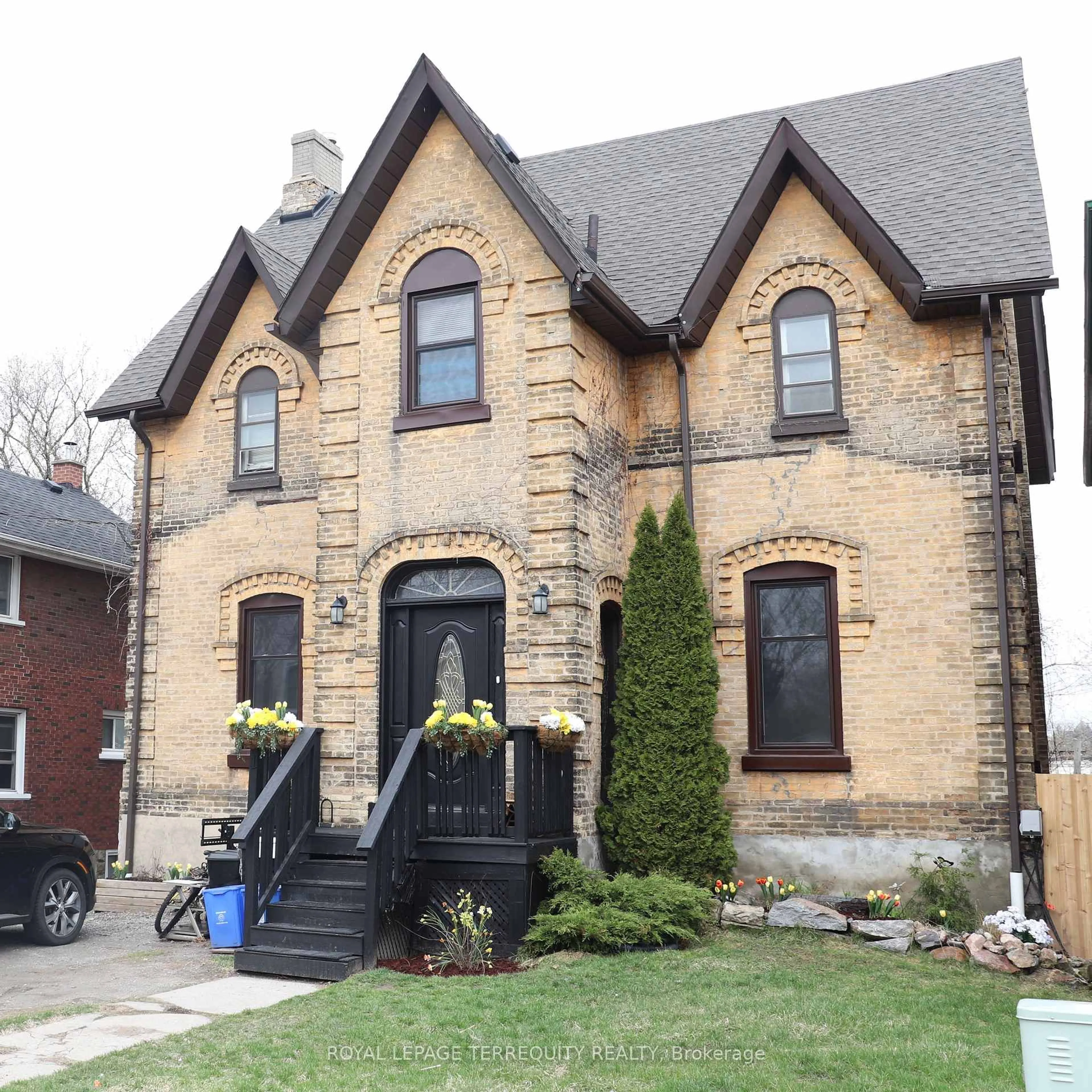 Home with brick exterior material, street for 51 Nassau St, Oshawa Ontario L1J 4A3