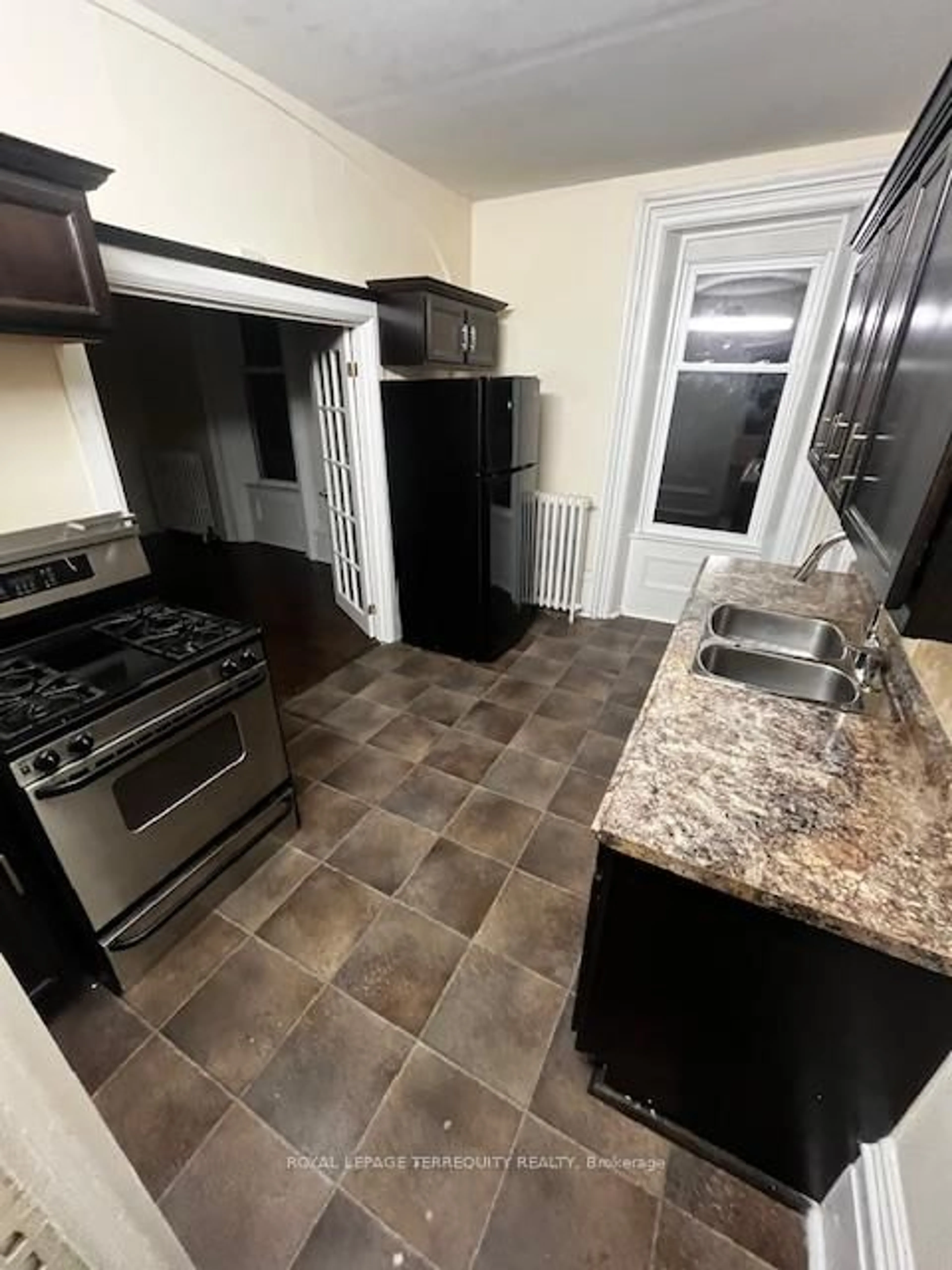 Standard kitchen, unknown for 51 Nassau St, Oshawa Ontario L1J 4A3