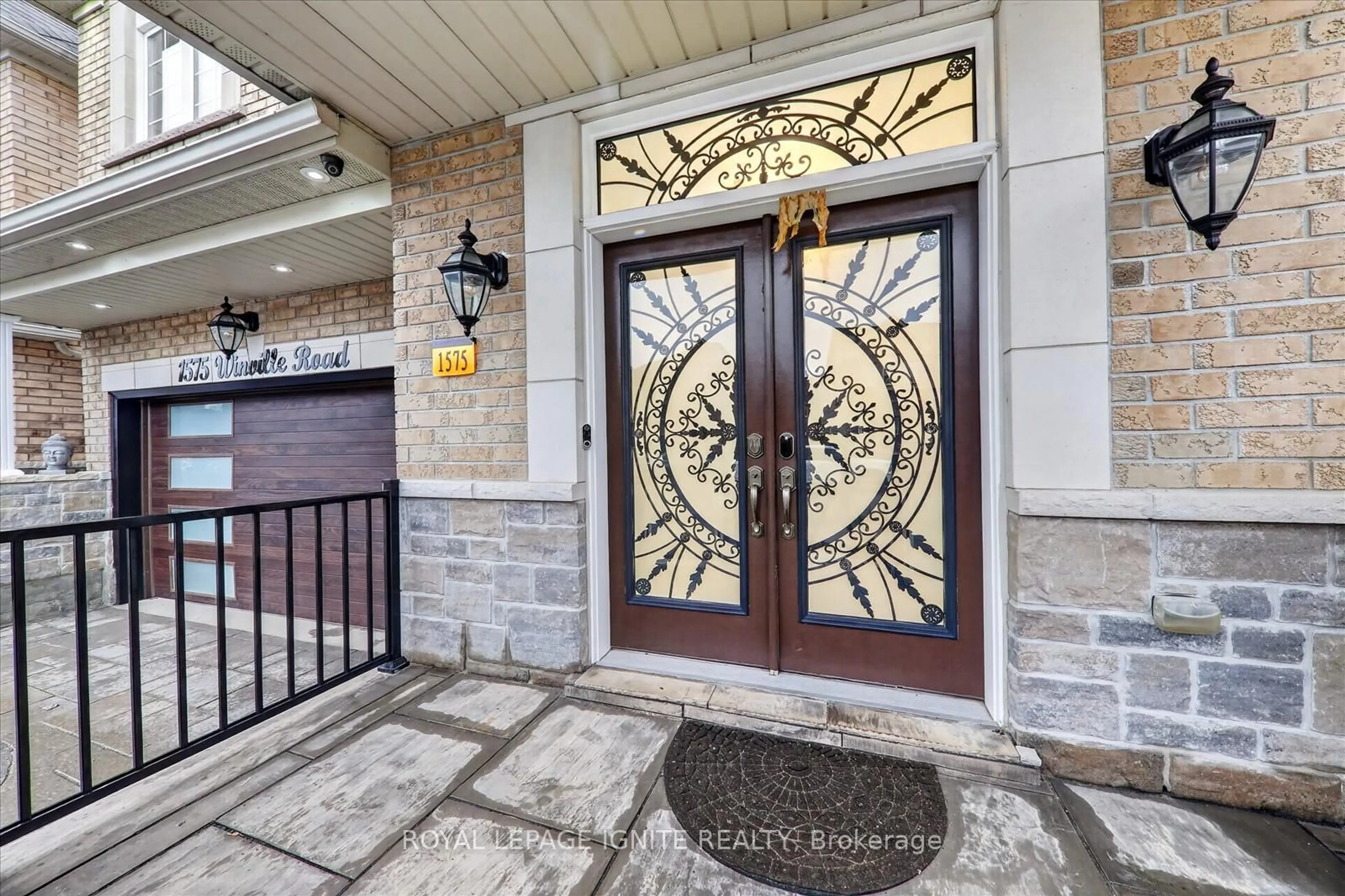 Indoor entryway for 1575 Winville Rd, Pickering Ontario L1X 0C6