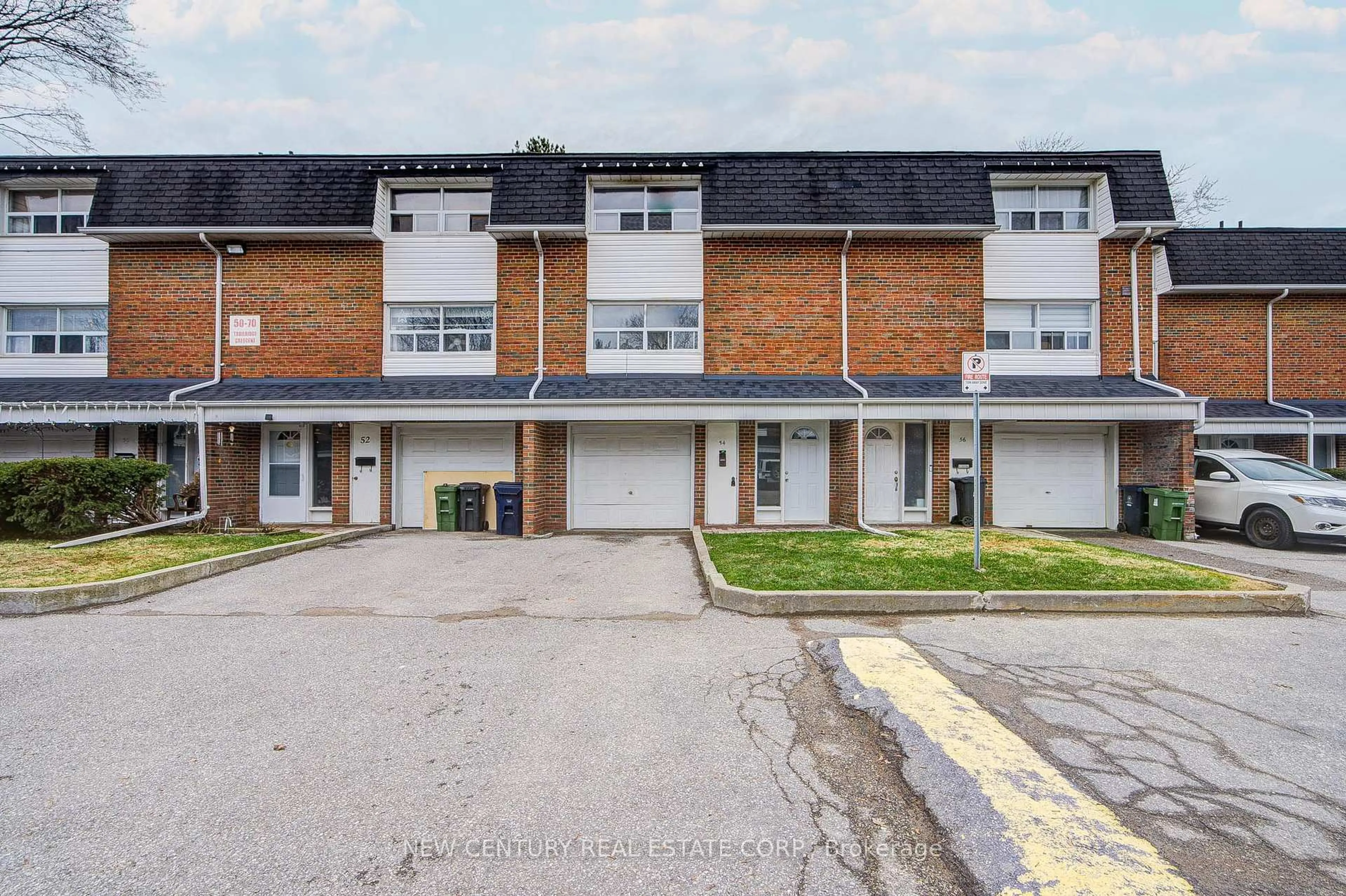 A pic from outside/outdoor area/front of a property/back of a property/a pic from drone, street for 54 Trailridge Cres, Toronto Ontario M1E 4C9