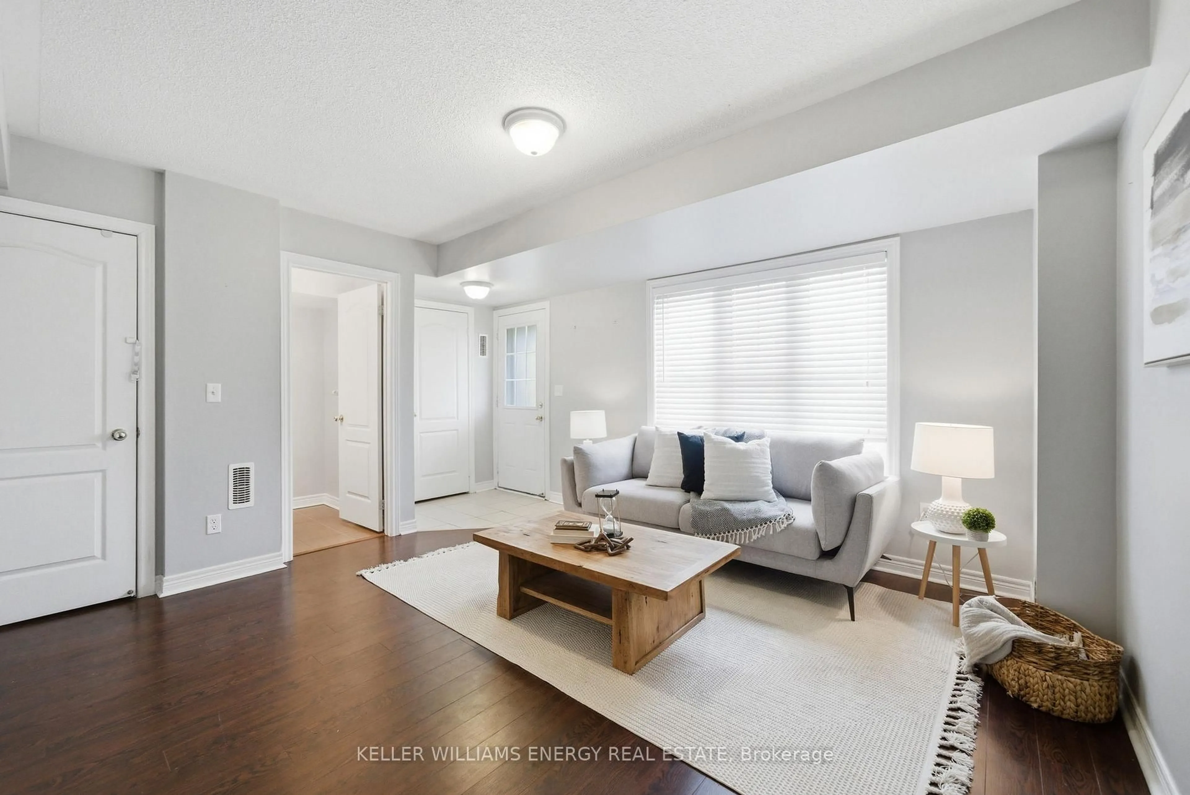 Living room with furniture, unknown for 1771 Carousel Dr, Pickering Ontario L1X 0C2