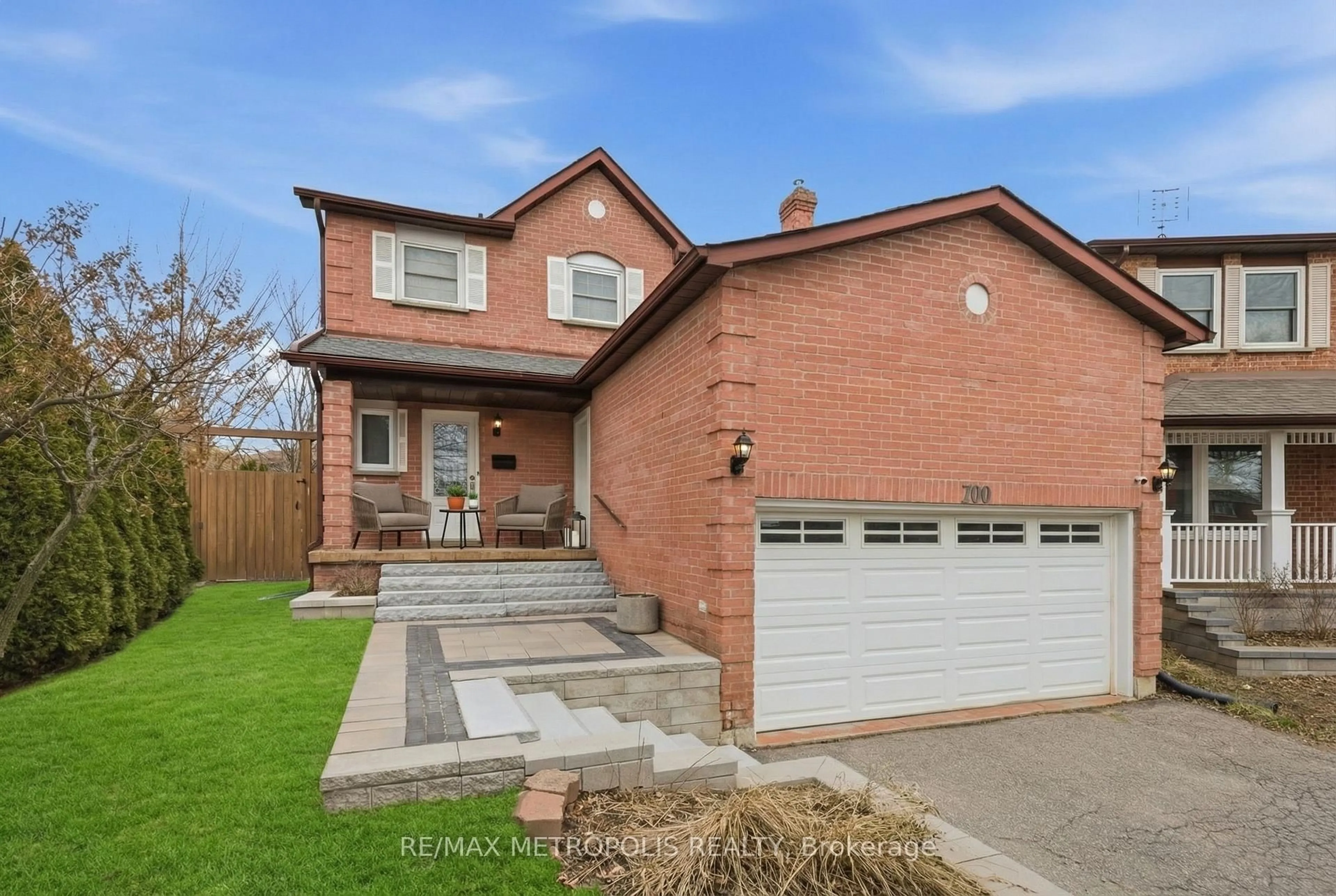 Home with brick exterior material, street for 700 Mountjoy Crt, Oshawa Ontario L1K 1W8